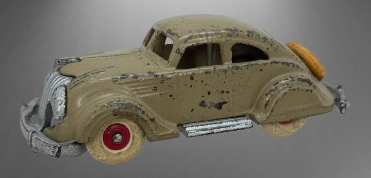 Hubley Cast Iron Chrysler Airflow Toy Car (1 of 6)