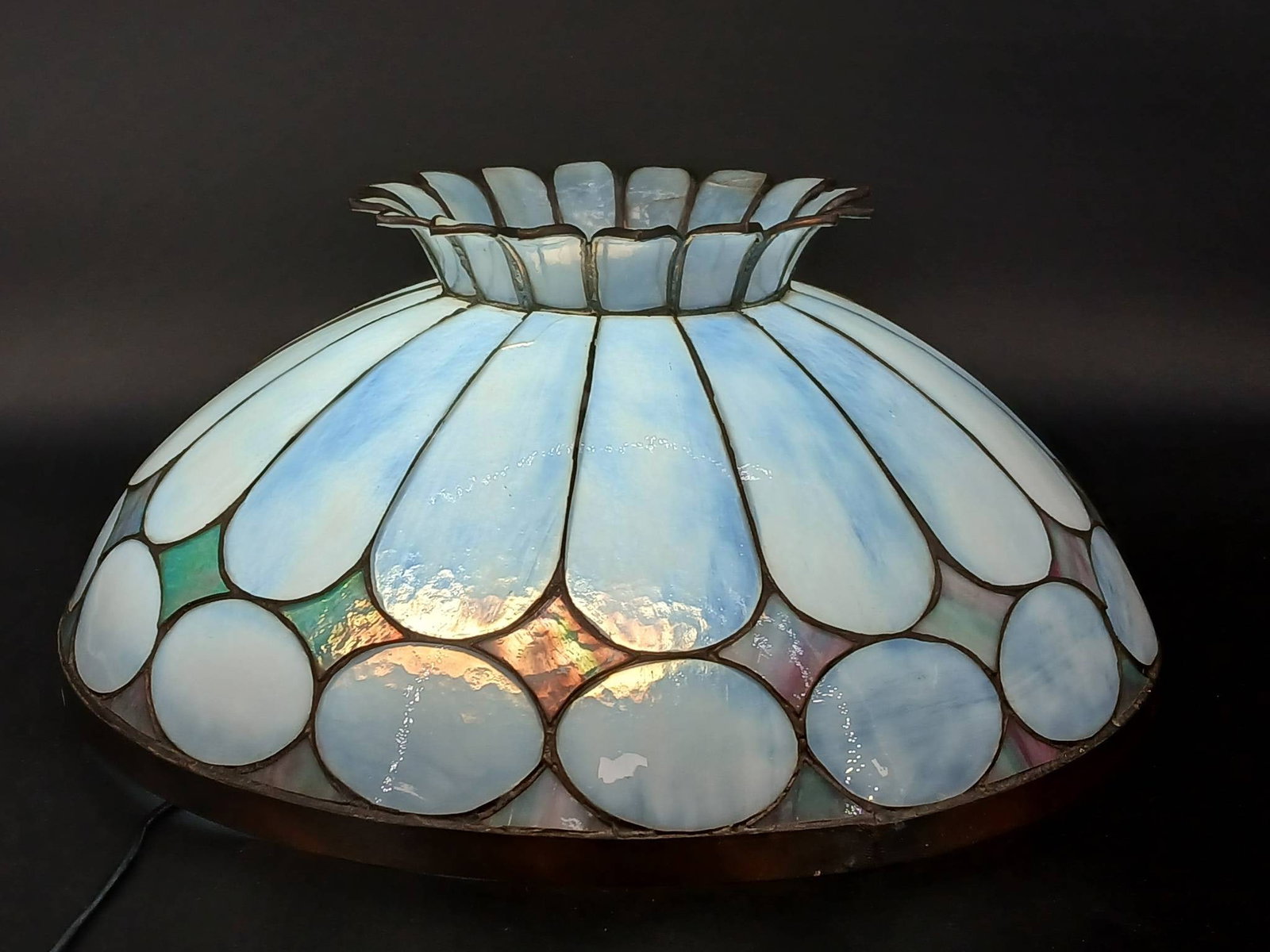 Stained Glass Lamp Shade with Floral Motif (1 of 11)