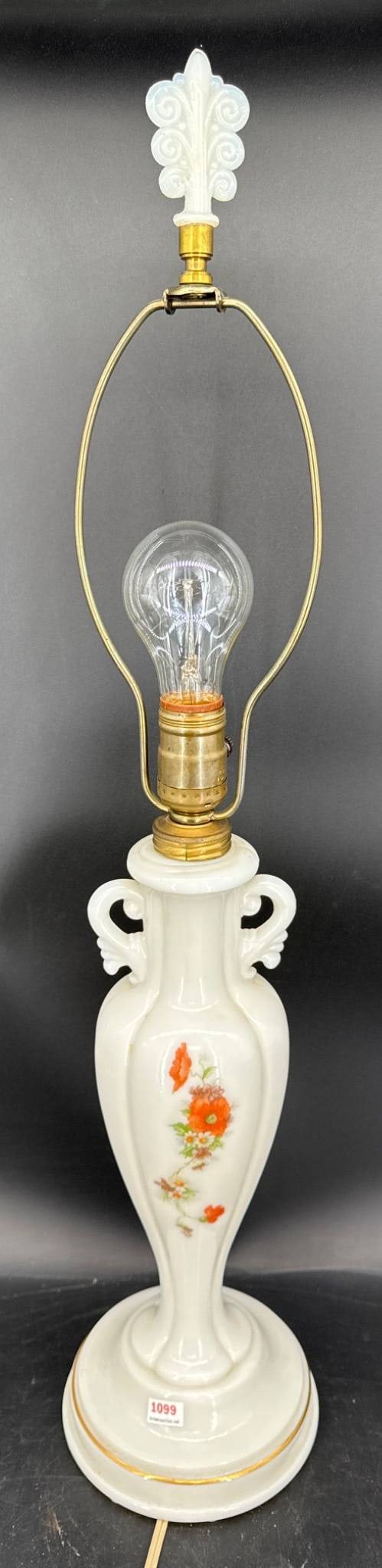 Aladdin Alacite Table Lamp With Florals (1 of 7)