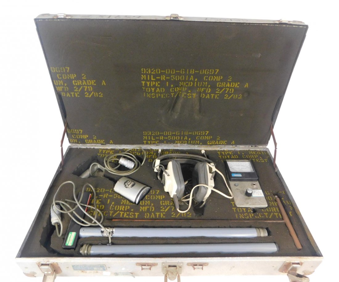 Nasa Apollo Mission Ground Signal Detector in Case (1 of 7)