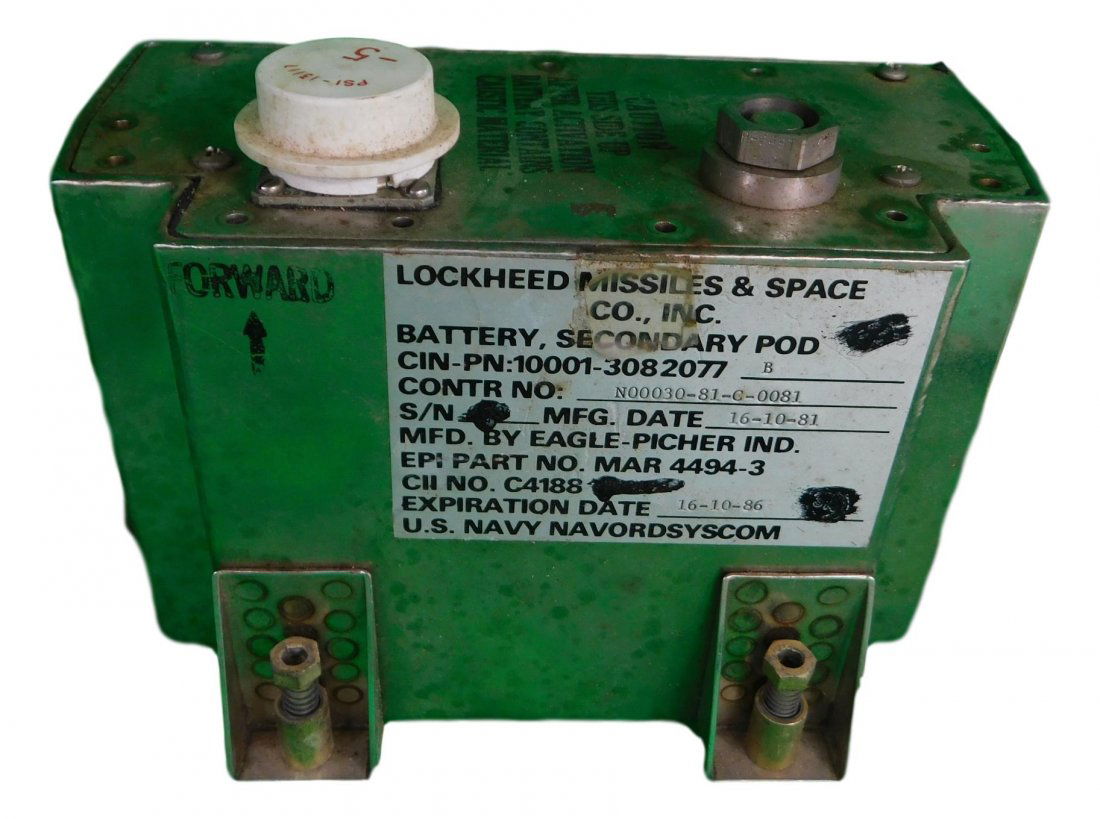 NASA Space Shuttle Battery Secondary Pod (Poseiden): NASA Space Shuttle Battery Secondary Pod (Poseiden) Made by Lockheed Missiles & Space Part No 10001-3082077 Piece is 4 1/2" by 9" by 5" All items from the Estate of Charles Bell space auction in May o