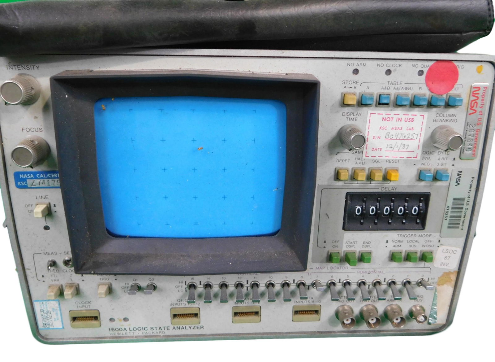 NASA SPACE SHUTTLE LOGIC STATE ANALYZER: NASA Space Shuttle Mission Logic State Analyzer Made by HP Part No 1600A Piece is 12" by 20" by 13“ All items from the Estate of Charles Bell space auction in May of 2000All item for this A