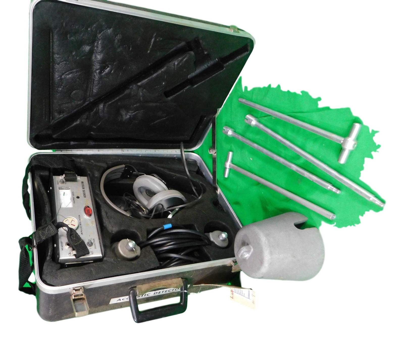 NASA APOLLO ACOUSTIC DETECTOR WITH CASE: NASA Apollo Mission Acoustic Detector w/Case Made by Biddle Part No 651103 Piece is 8 1/2“ by 18“ by 13“ All items from the Estate of Charles Bell space auction in May of 2000All ite