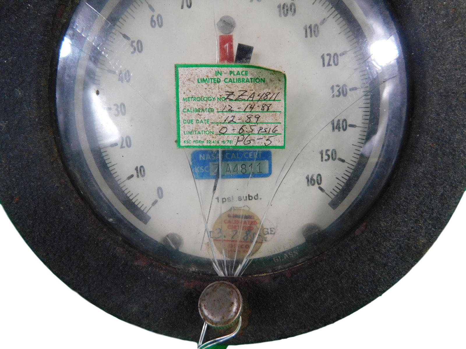 NASA SPACE SHUTTLE PRESSURE GAUGE, ROCKET FUEL: NASA Space Shuttle Mission Pressure gauge, Rocket Fuel Made by ACCO Part No KSC ZA4811 Piece is 6 1/4“ by 6 1/4“ by 2 1/2“ All items from the Estate of Charles Bell space auction in