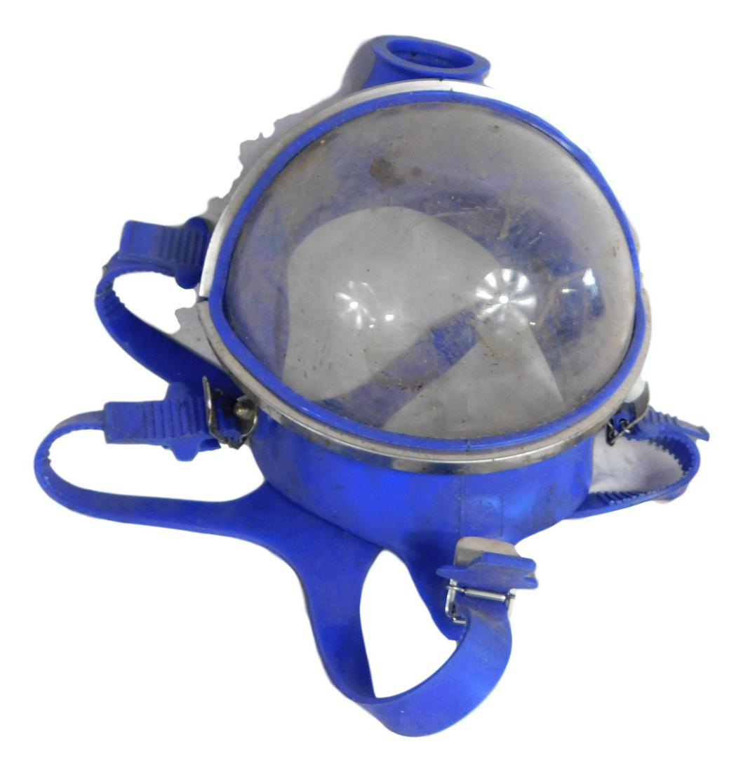 NASA SPACE SHUTTLE UNDERWATER BREATHING MASK: NASA SPACE SHUTTLE Underwater Breathing Mask by SurvivAir Piece is 11" by 7" by 10" All items from the Estate of Charles Bell space auction in May of 2000 All item for this Auction Located in Orlando