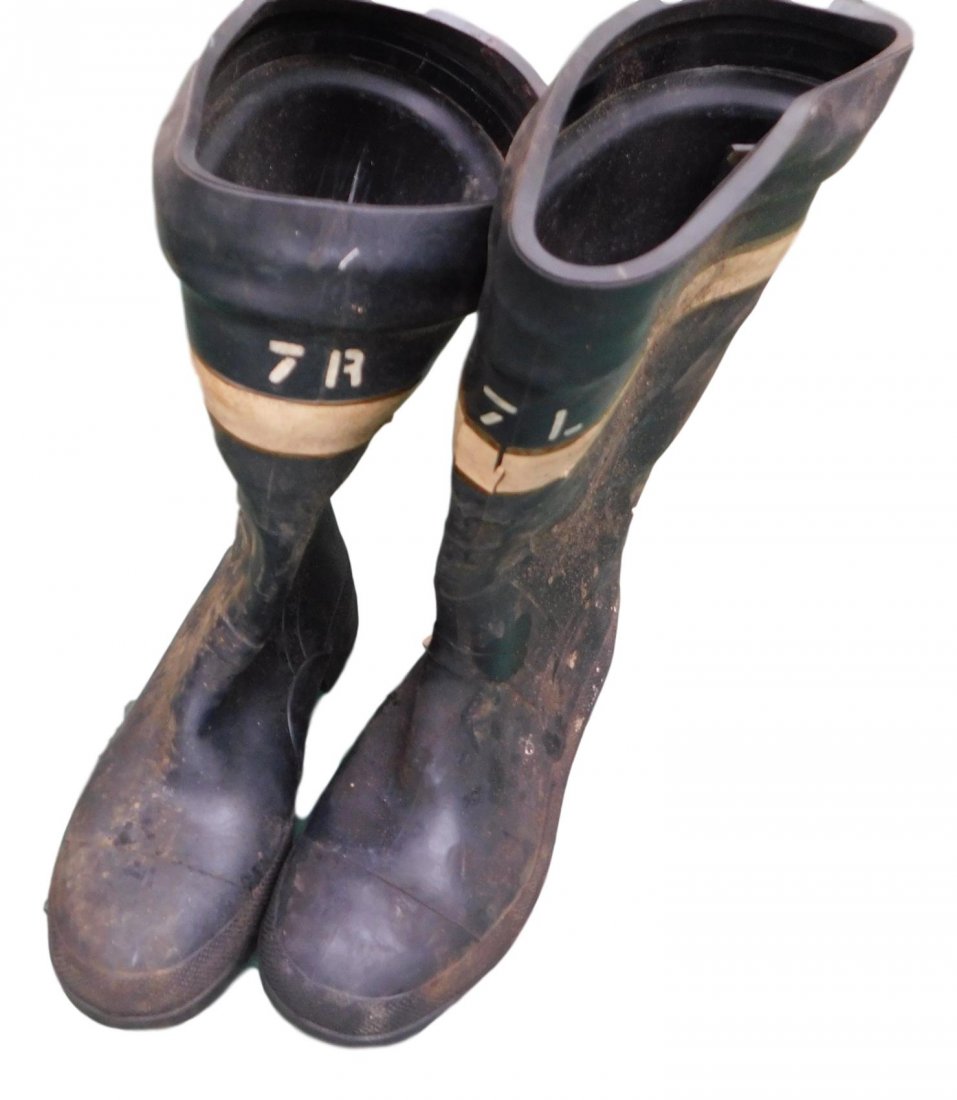 NASA APOLLO MISSION PAIR OF ROCKET FUILING BOOTS (1 of 5)