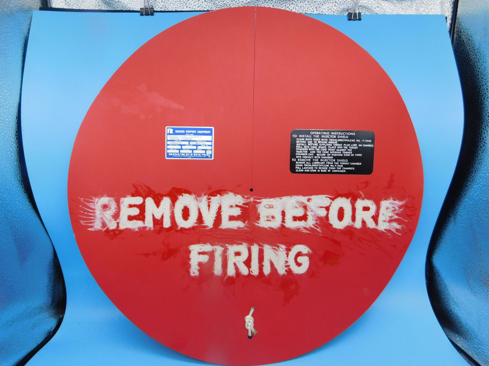 APOLLO ROCKET ENGINE REMOVE BEFOR FLIGHT ENGINECOVER: NASA APOLLO ROCKET ENGINE REMOVE BEFOR FLIGHT COVER FROM ENGINE PLUG . All items from the Estate of Charles Bell space auction in May of 2000. This Auction is located in Orlando Florida Warehouse. For