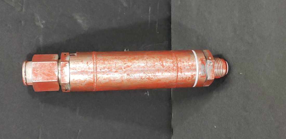 NASA FLOWN SPACE SHUTTLE VALVE FILTER: NASA FLOWN SPACE SHUTTLE VALVE FILTER . THIS IS A FLOWN ITEM.10"X 2" X 2" All items are from the Estate of Charles Bell space auction in May of 2000 All item for this Auction Located in in Hollywood F