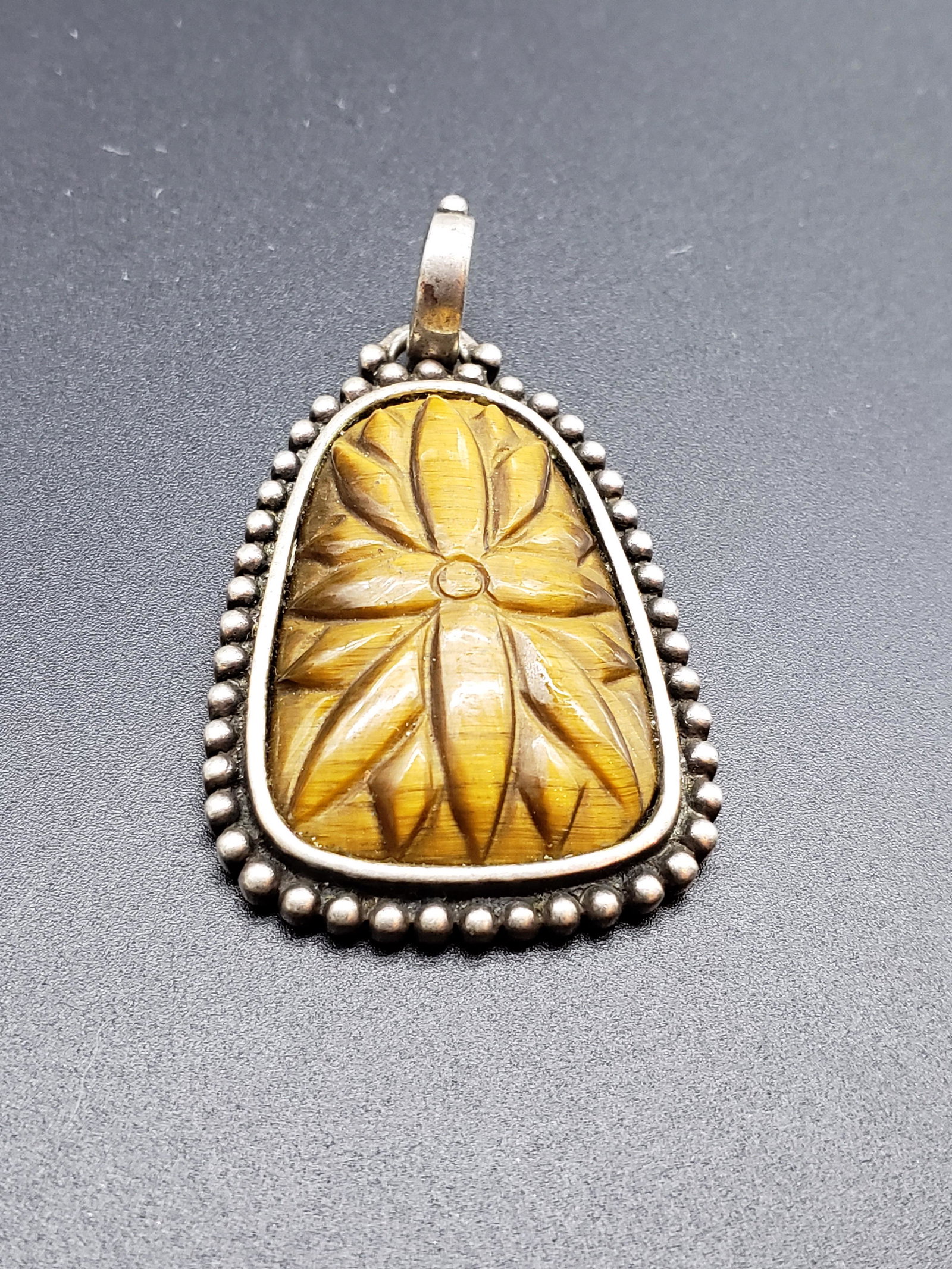 VINTAGE 925 SILVER THAILAND PENDANT: Vintage 925 Silver Thailand Pendant Piece is approx 2" x 1" All items for this Auction Located in in Hollywood Florida Warehouse For Shipping Call today for quote they have item numbers and Pak Mail i