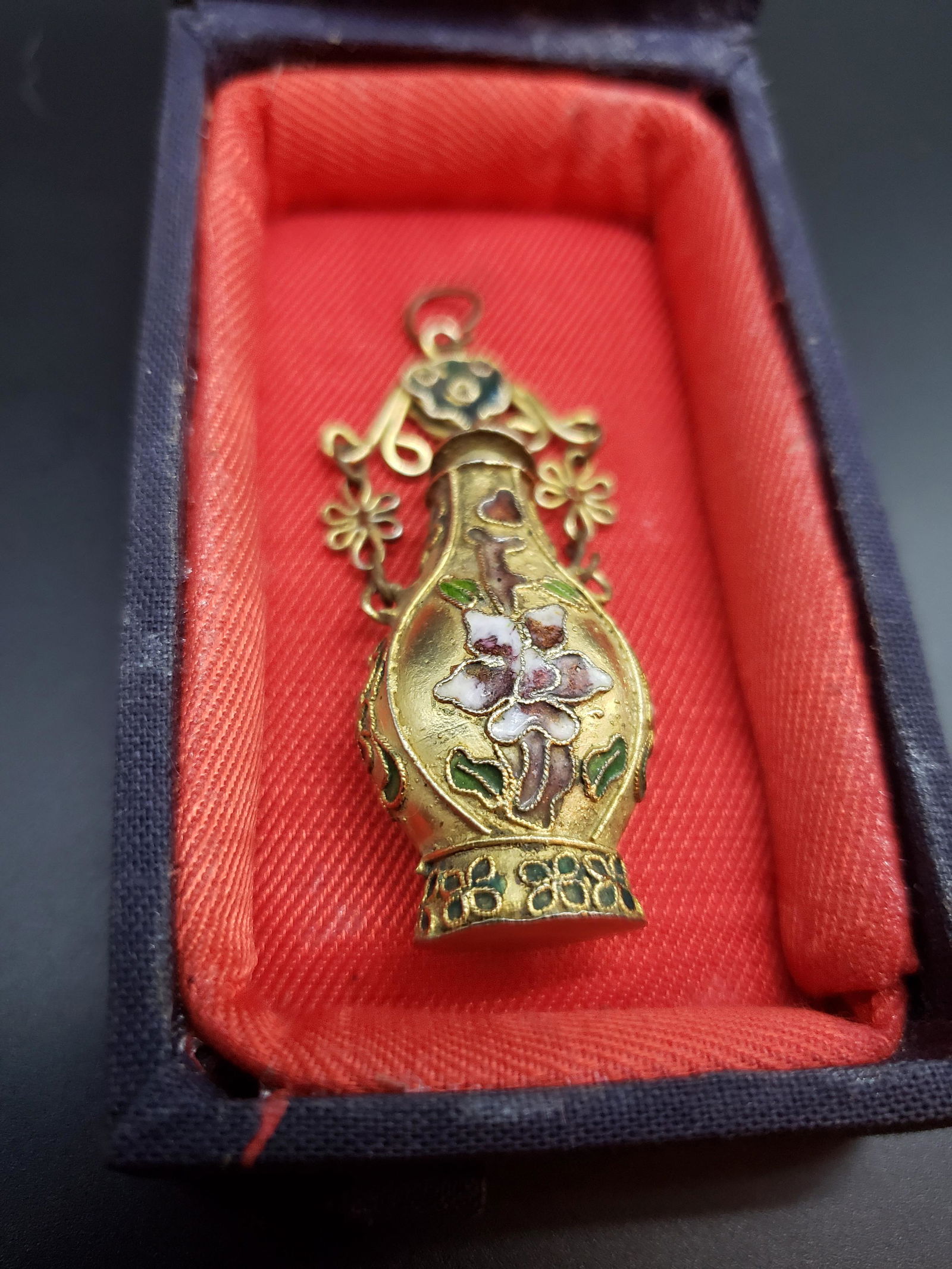 ANTIQUE ENAMELED CHINESE PERFUME BOTTLE (1 of 3)