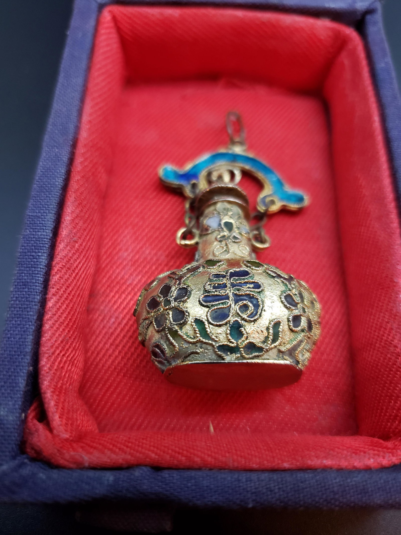 ANTIQUE ENAMELED CHINESE PERFUME BOTTLE: Antique Chinese Enameled Pefrume Bottle Piece is 2" x 3/4" All items for this Auction Located in in Hollywood Florida Warehouse For Shipping Call today for quote they have item numbers and Pak Mail is