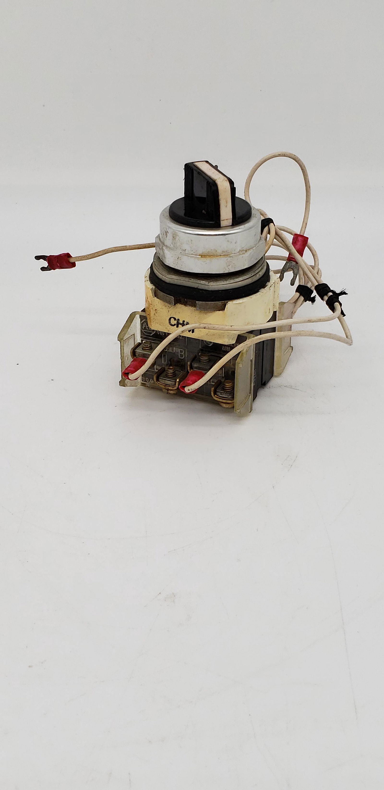 NASA FLOWN APOLO ACTUATOR SWITCH: NASA Flown Apollo Actuator Switch Piece is 3" x 2" All items are from the Estate of Charles Bell space auction in May of 2000 All items from this Auction Located in in Hollywood Florida Warehouse For