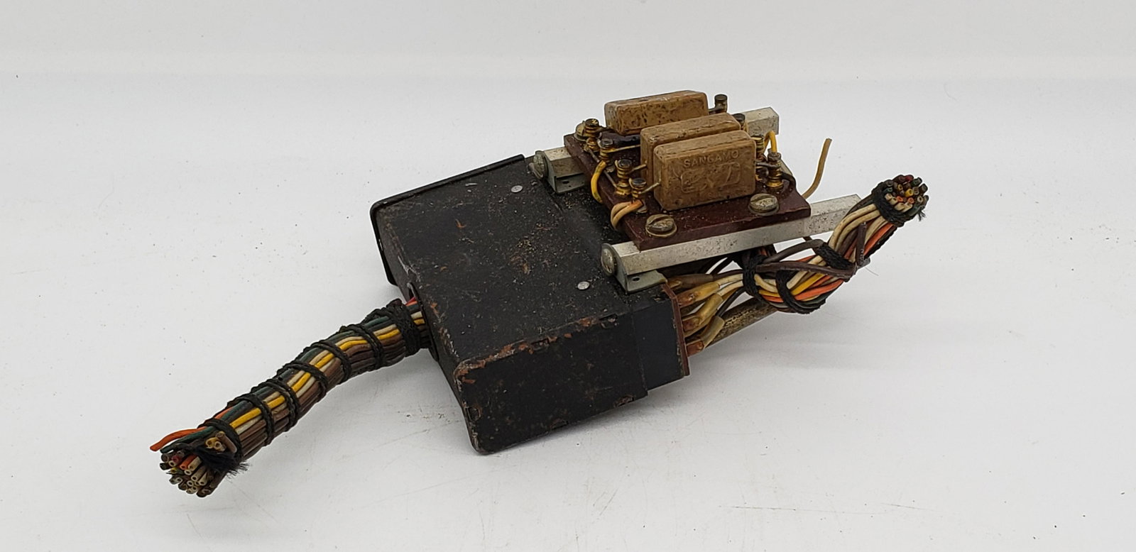 NASA APOLLO MYSTERY ITEM: NASA Apollo Mystery Item Piece is 8" x 4" x 1 1/4" All items are from the Estate of Charles Bell space auction in May of 2000 All items from this Auction Located in in Hollywood Florida Warehouse For