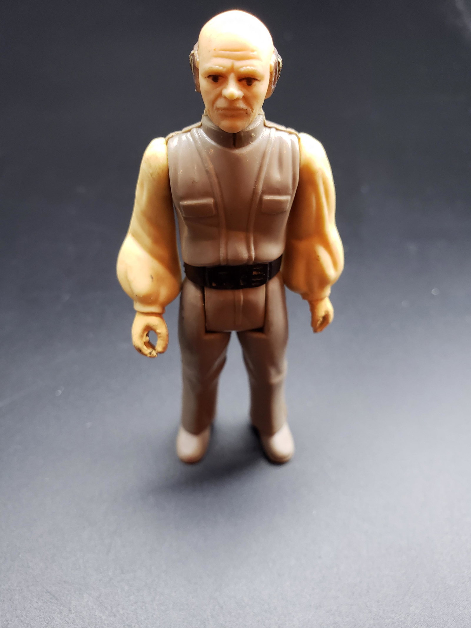 VINTAGE 1977 STAR WARS ACTION FIGURE: Vintage 1977 Star Wars Action Figure Piece is 3 1/2"All items from this Auction Located in in Hollywood Florida Warehouse For Shipping Call today for quote they have item numbers and Pak Mail is avail