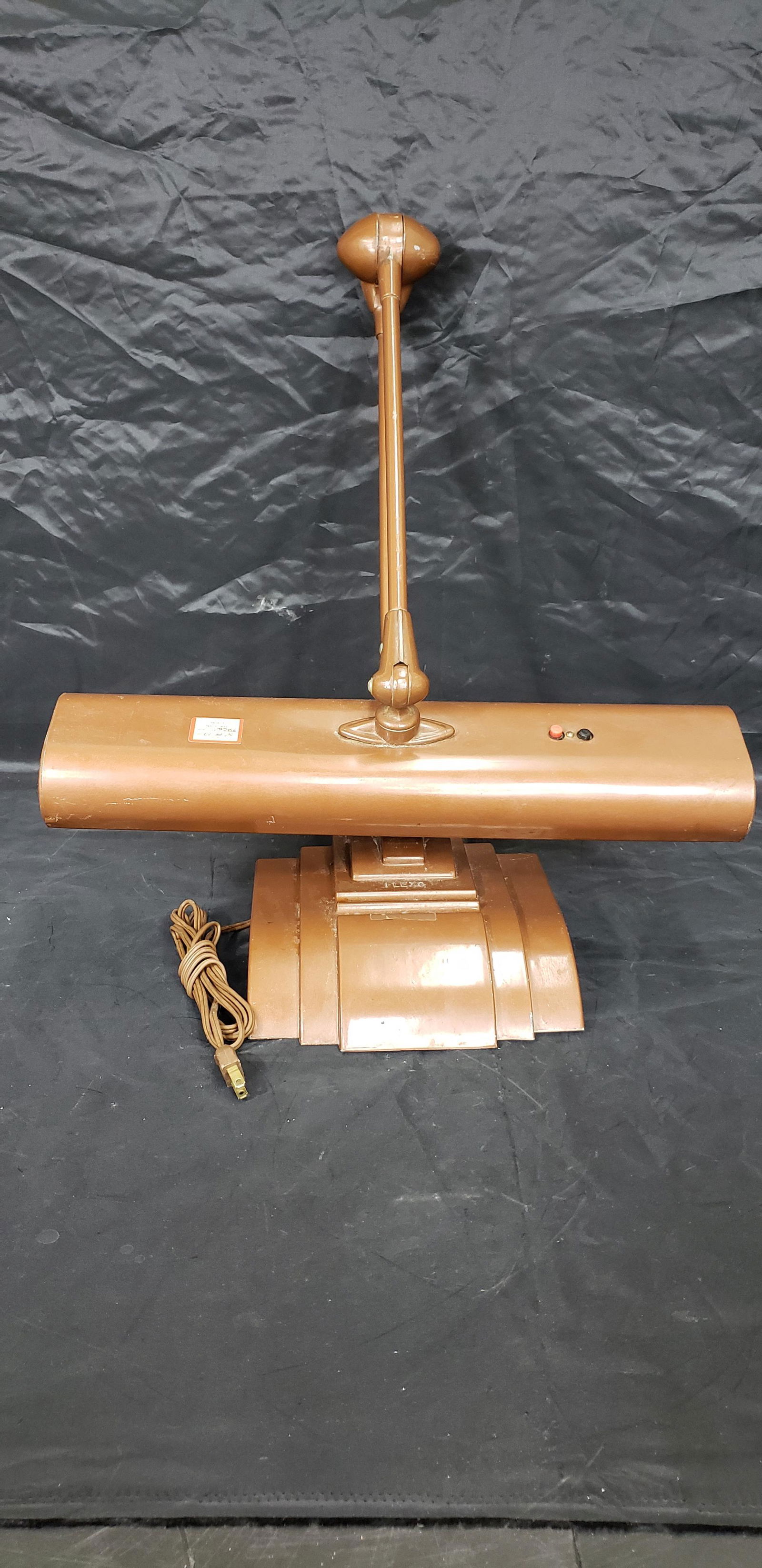 NASA APOLLO GROUND EQUIPMENT LAMP: NASA Apollo Ground Equipment Lamp Piece is 25" x 18" x 20" All items from this Auction came from the estate of Charles Bell in 2000 All items Located in in Hollywood Florida Warehouse For Shipping Cal