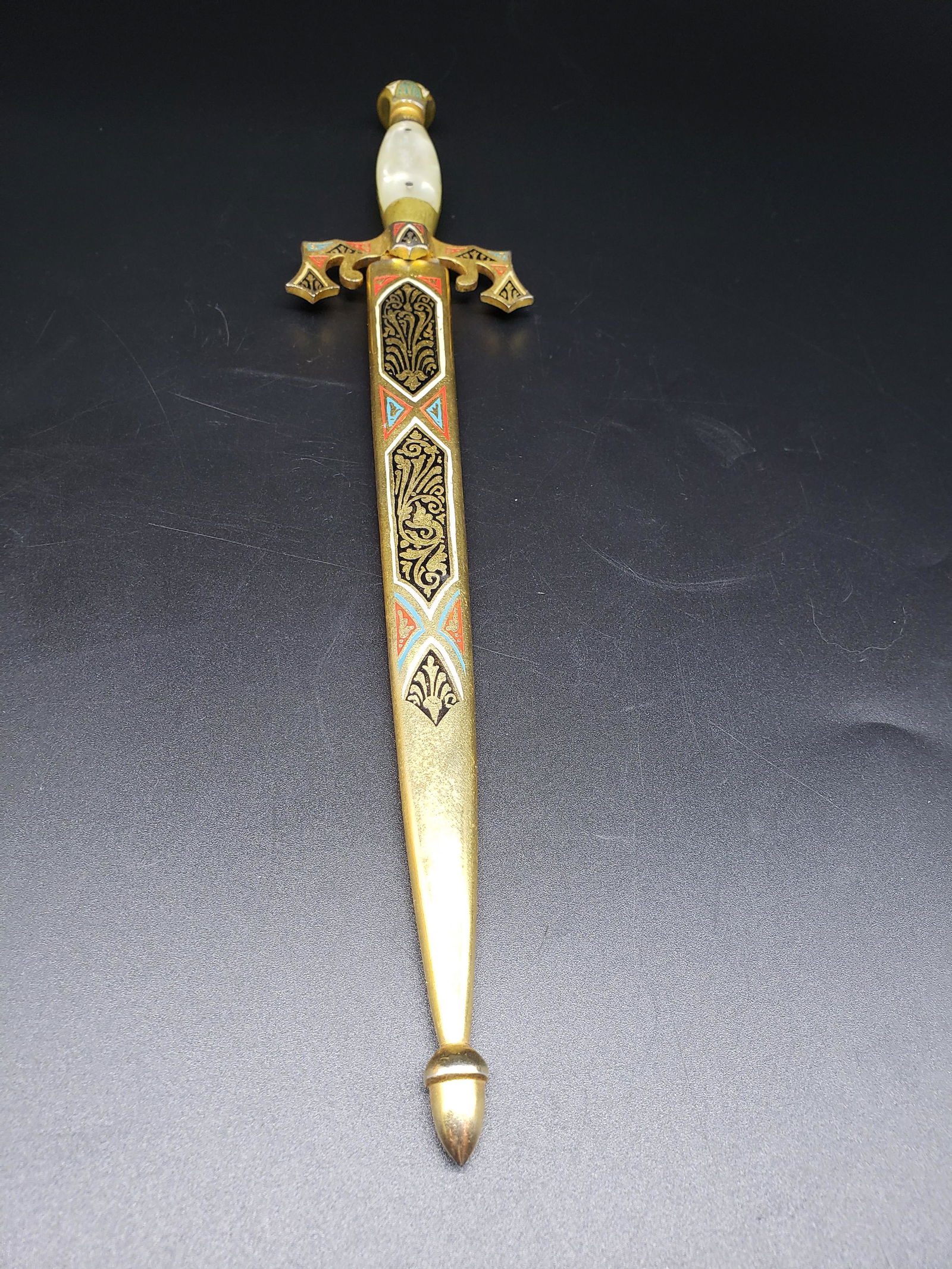 18TH CENTURY INDIAN DECORATIVE DAGGER (1 of 3)