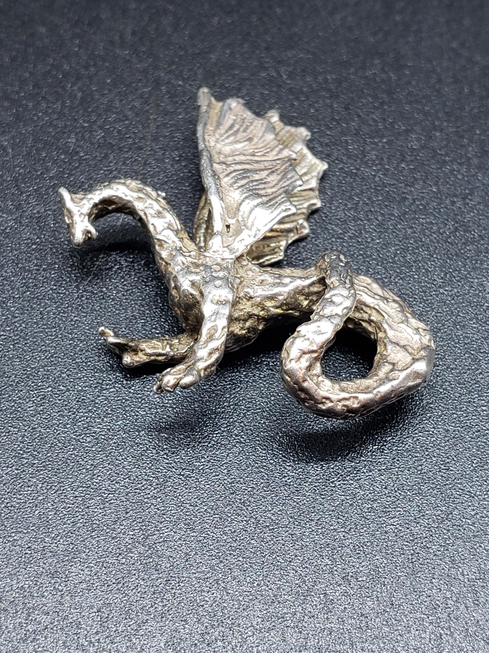 STERLING SILVER CHINESE DRAGON PENDANT (1 of 2)