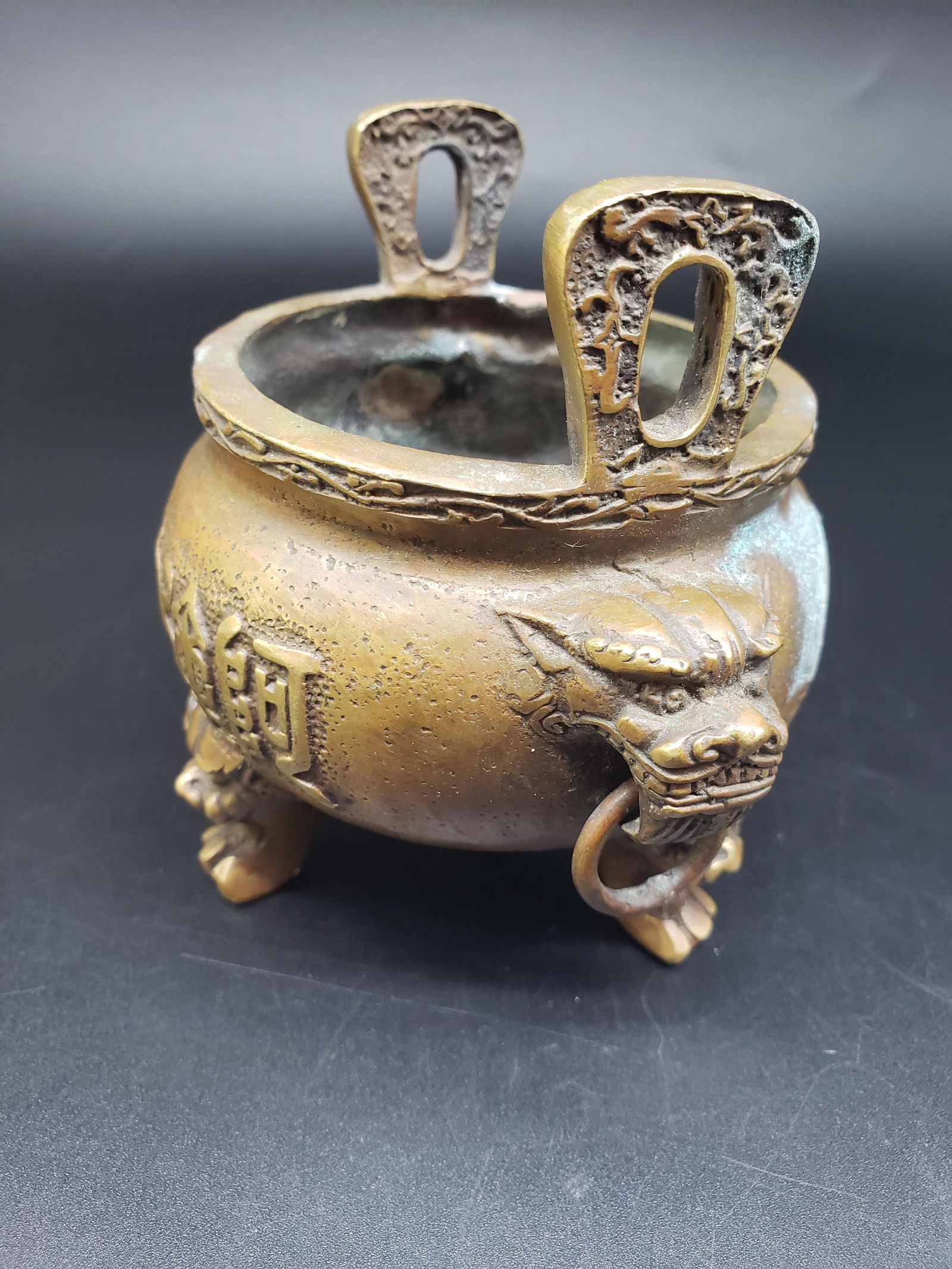 19TH CENTURY CHINESE DRAGON POT (1 of 4)