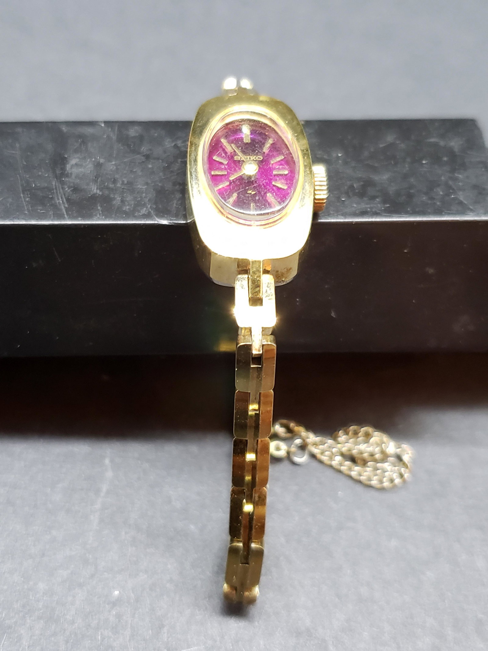 LADIES SEIKO WATCH: Ladies Seiko Watch Piece is approx 6" Long Face is 1" x 1/2" All items Located in in Hollywood Florida Warehouse For Shipping Call today for quote they have item numbers and Pak Mail is available for 