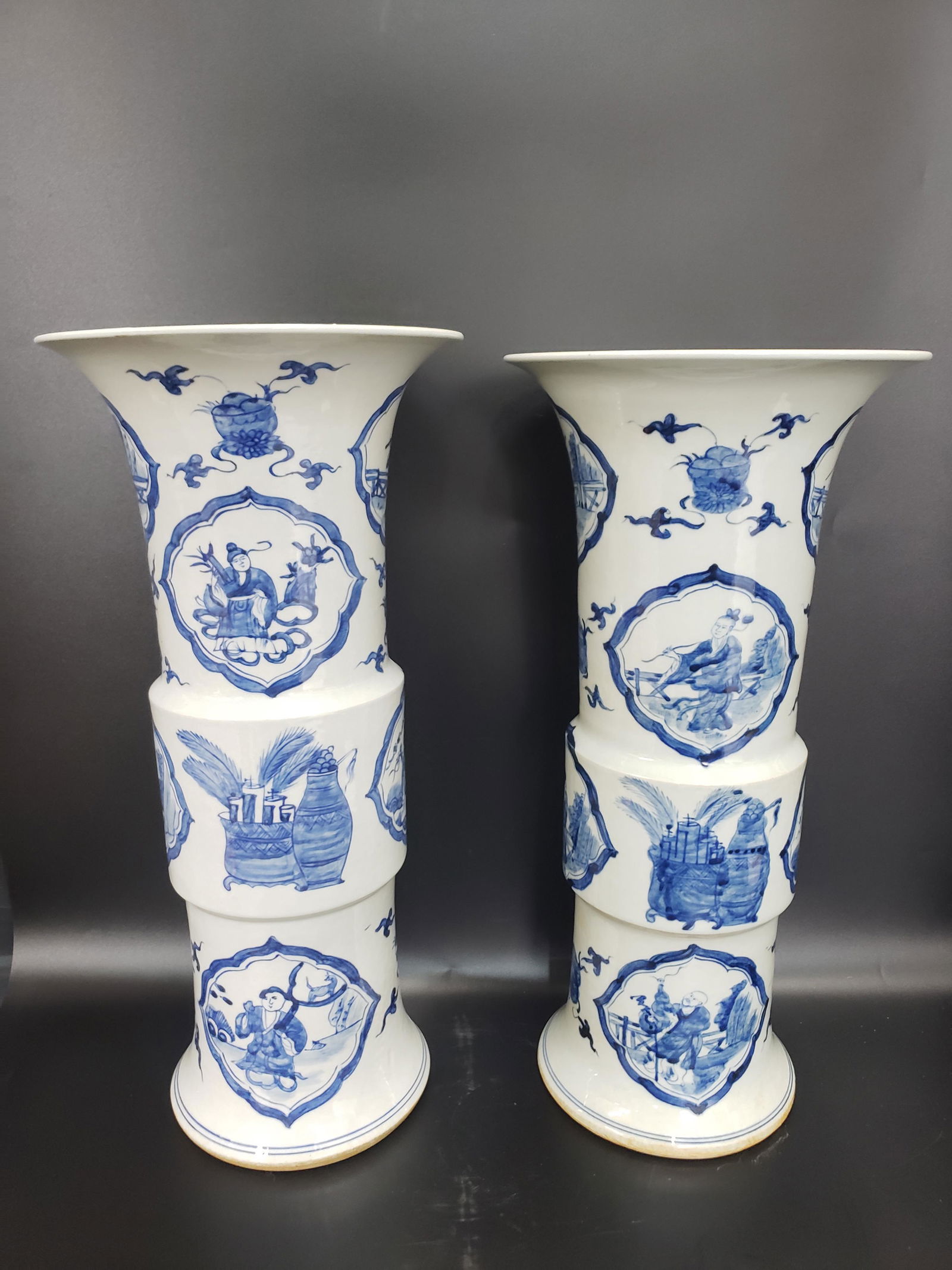 2 LARGE CHINESE HANDPAINTED BLUE AND WHITE VASES (1 of 8)