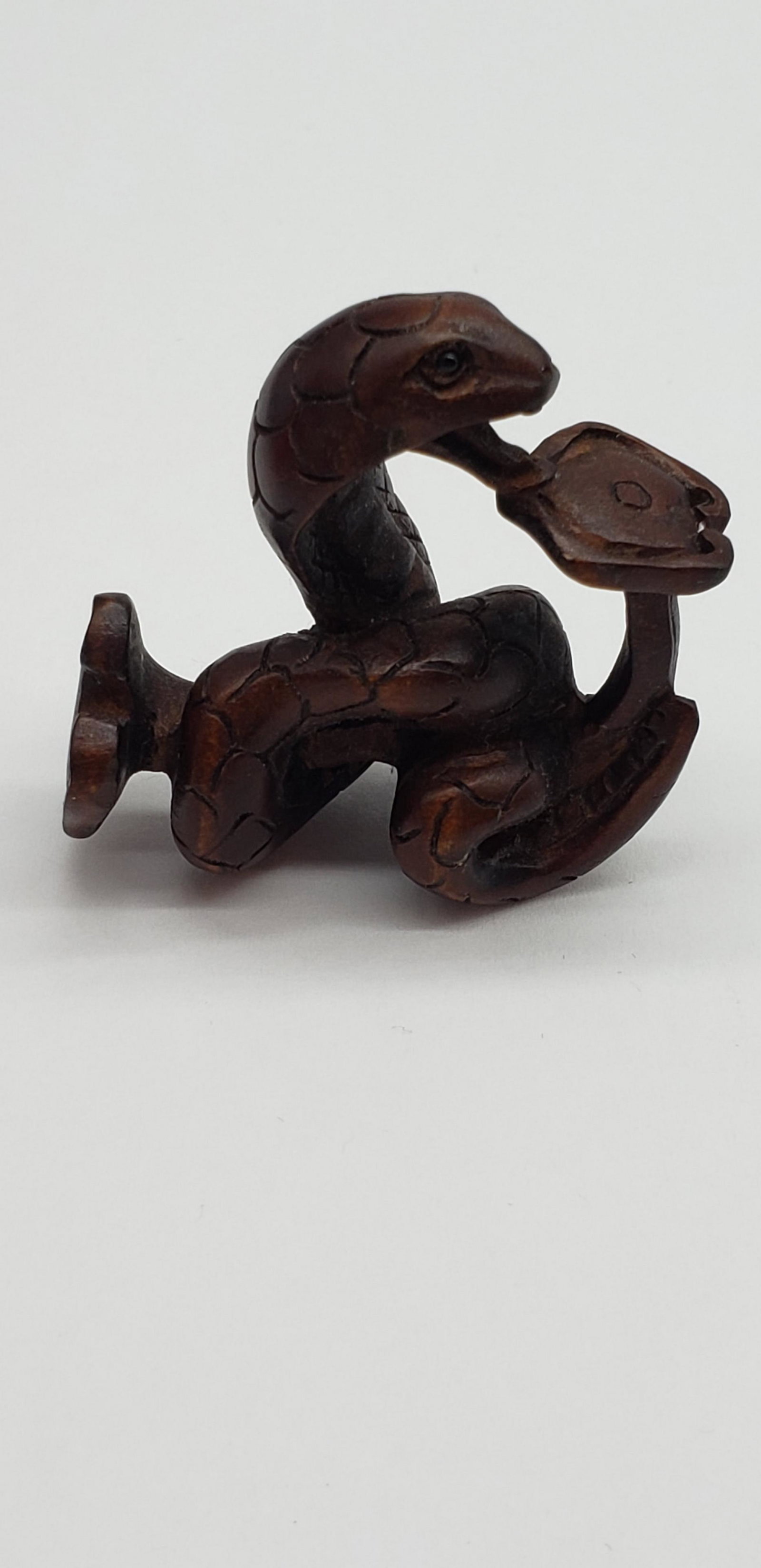 HAND CARVED CHINESE NETSUKE KING COBRA: Hand Carved Chinese Netsuke King Cobra Piece is 2" x 1 3/4" All items Located in in Hollywood Florida Warehouse For Shipping Call today for quote they have item numbers and Pak Mail is available for a