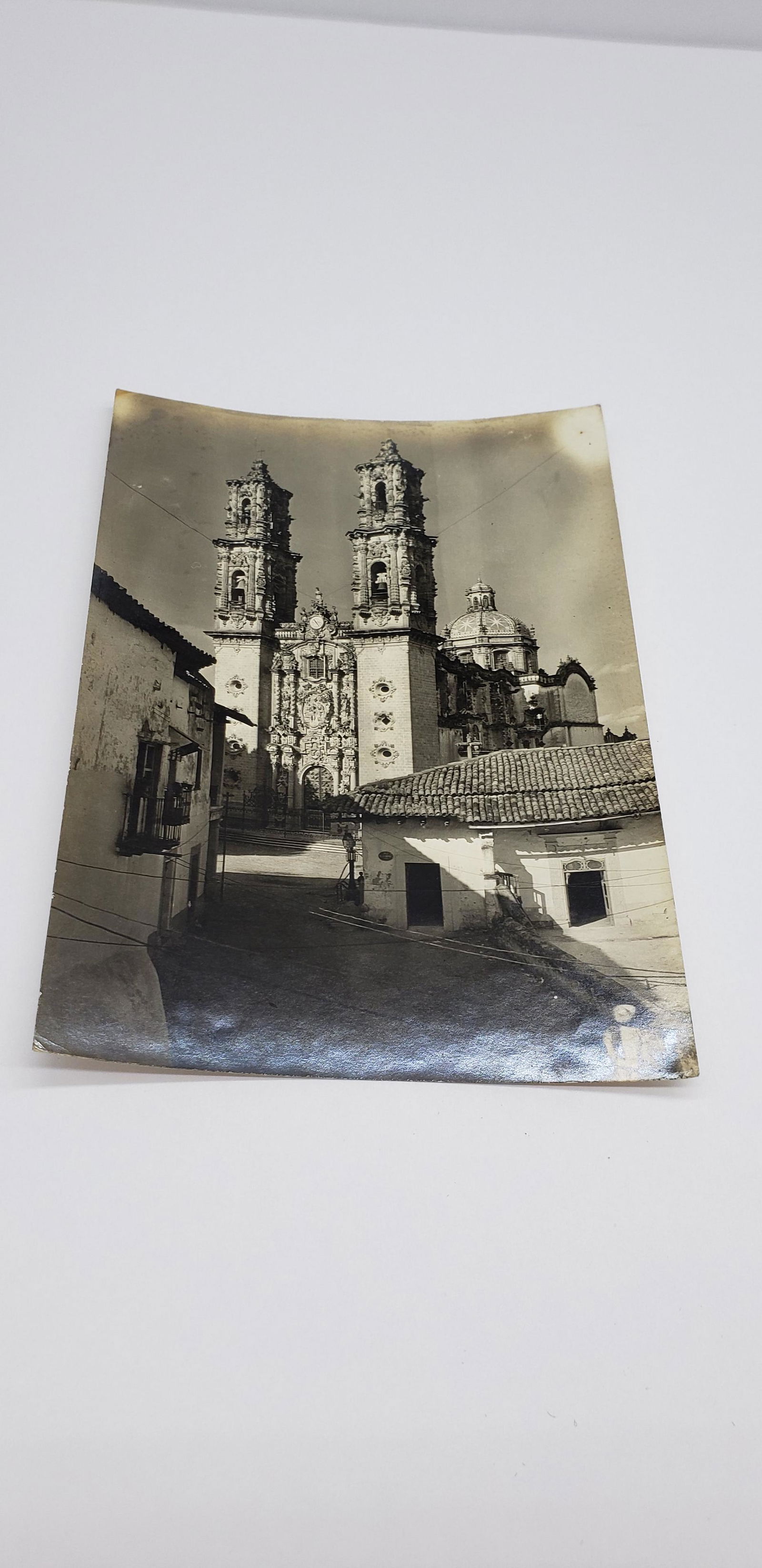 MEXICAN PHOTOGRAPHER TINA MODOTTI PICTURE: Mexican Photographer Tina Modotti Picture Piece is 6 1/2" x 4 1/2" As a young girl in Italy her uncle, Pietro Modotti, maintained a photography studio. Later in the U.S., her father briefly ran a simi