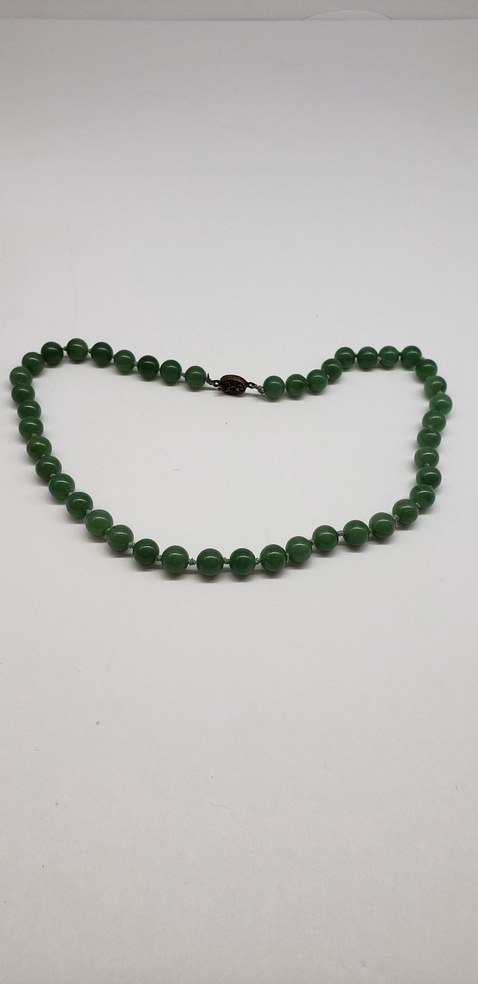 ANTIQUE CHINESE JADE NECKLACE (1 of 2)