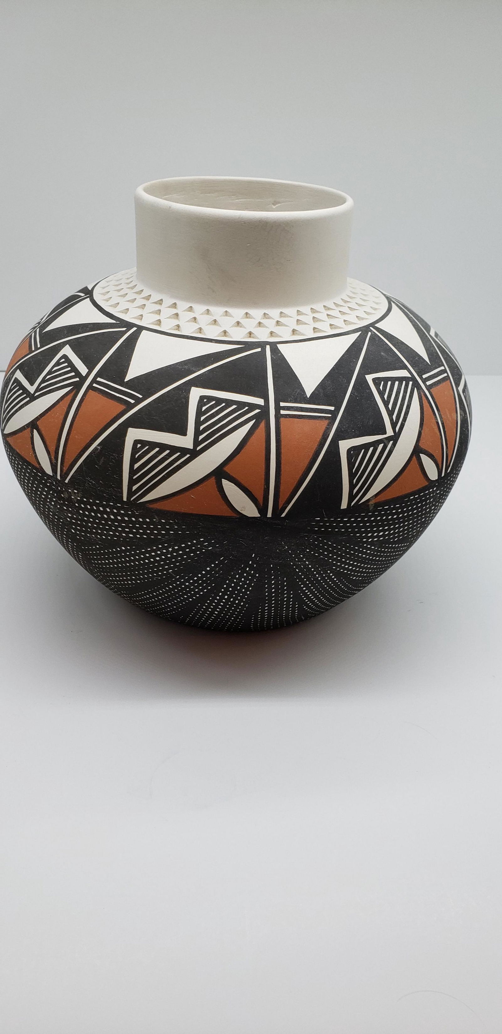 AMERICAN INDIAN CXOUIS N. M. ACOMA VASE (1 of 5)