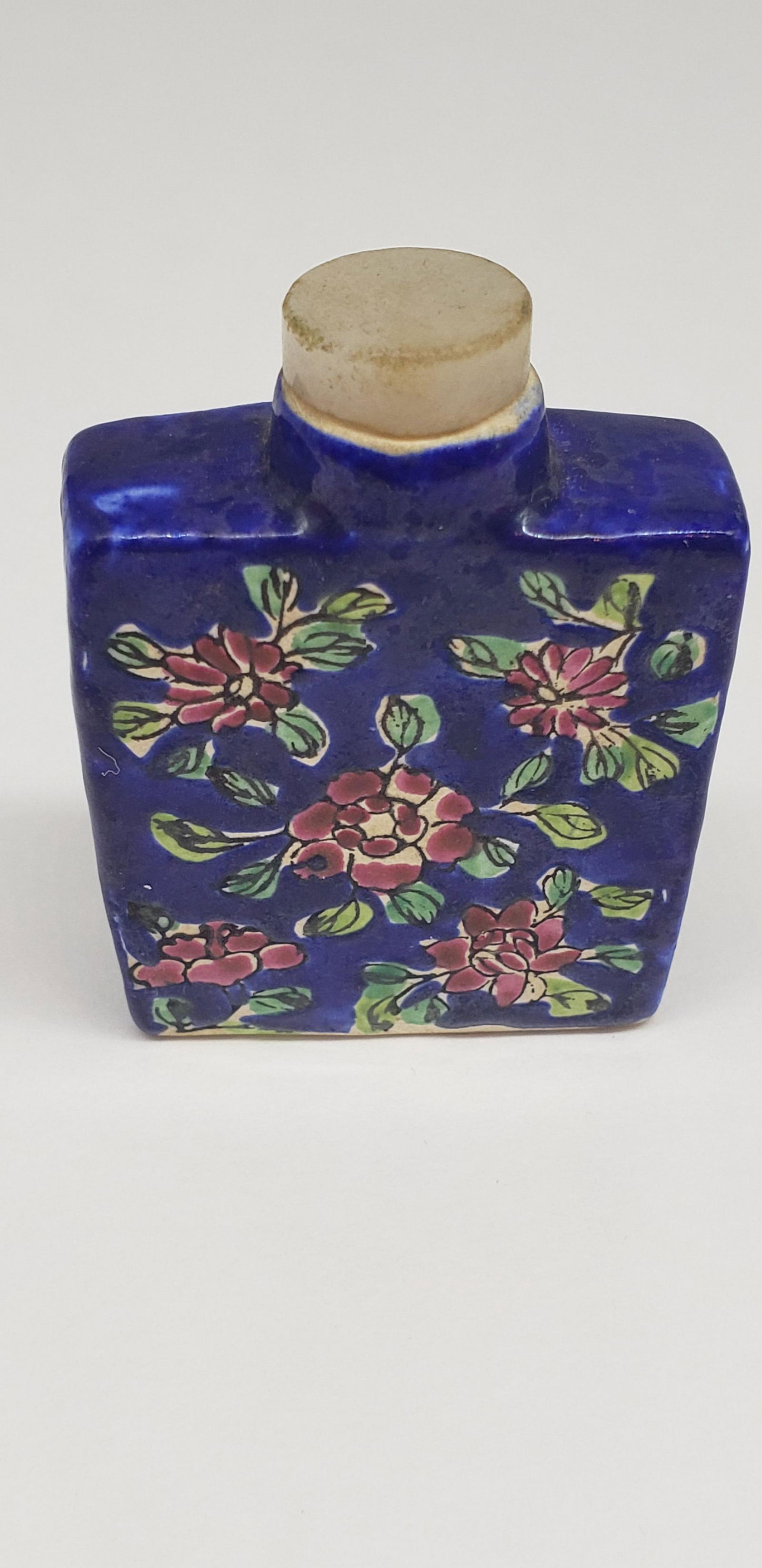 CHINESE ANTIQUE BLUE SNUFF BOTTLE (1 of 3)