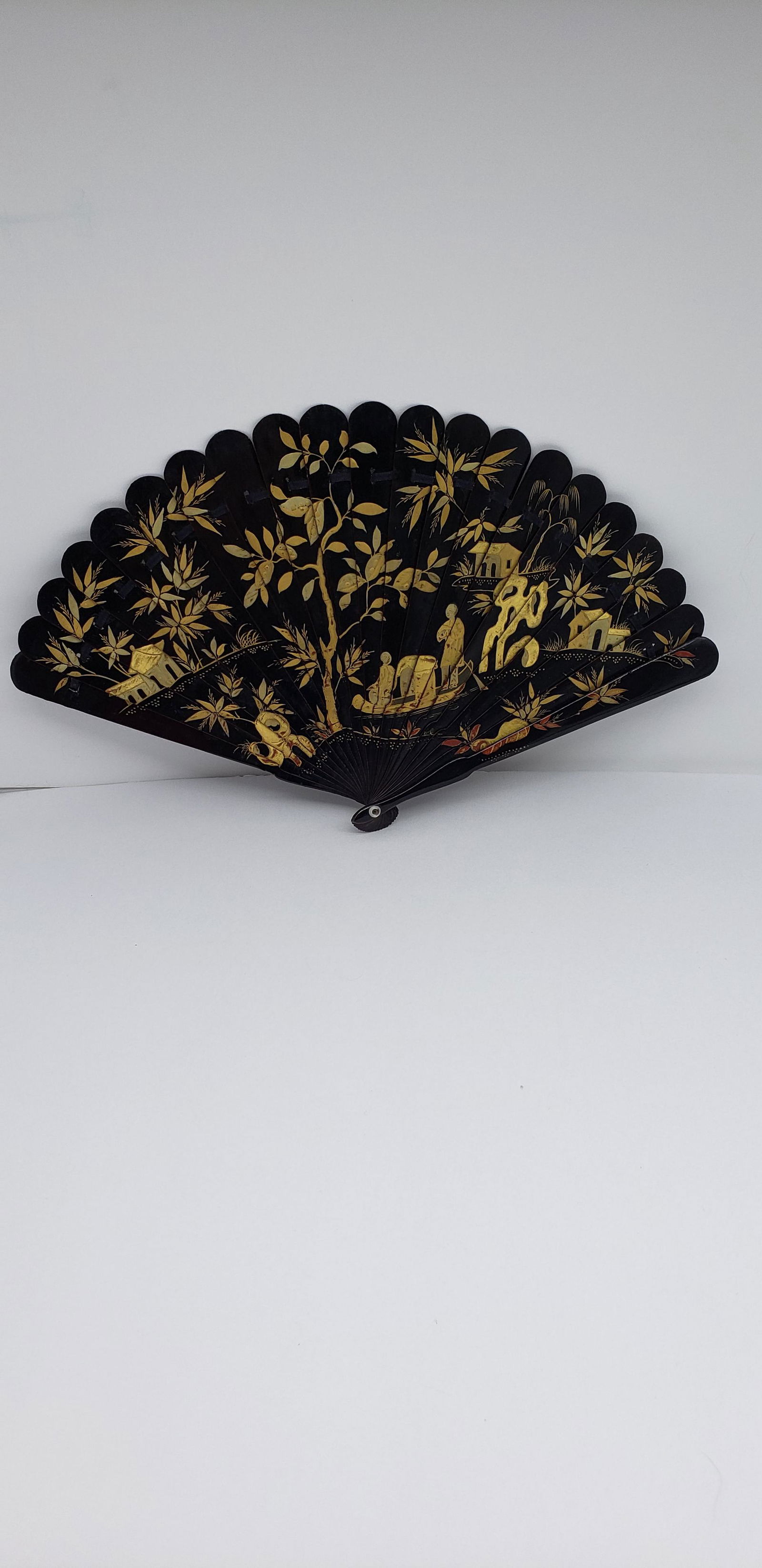 19TH CENTURY HAND PAINTED CHINESE FAN (1 of 4)
