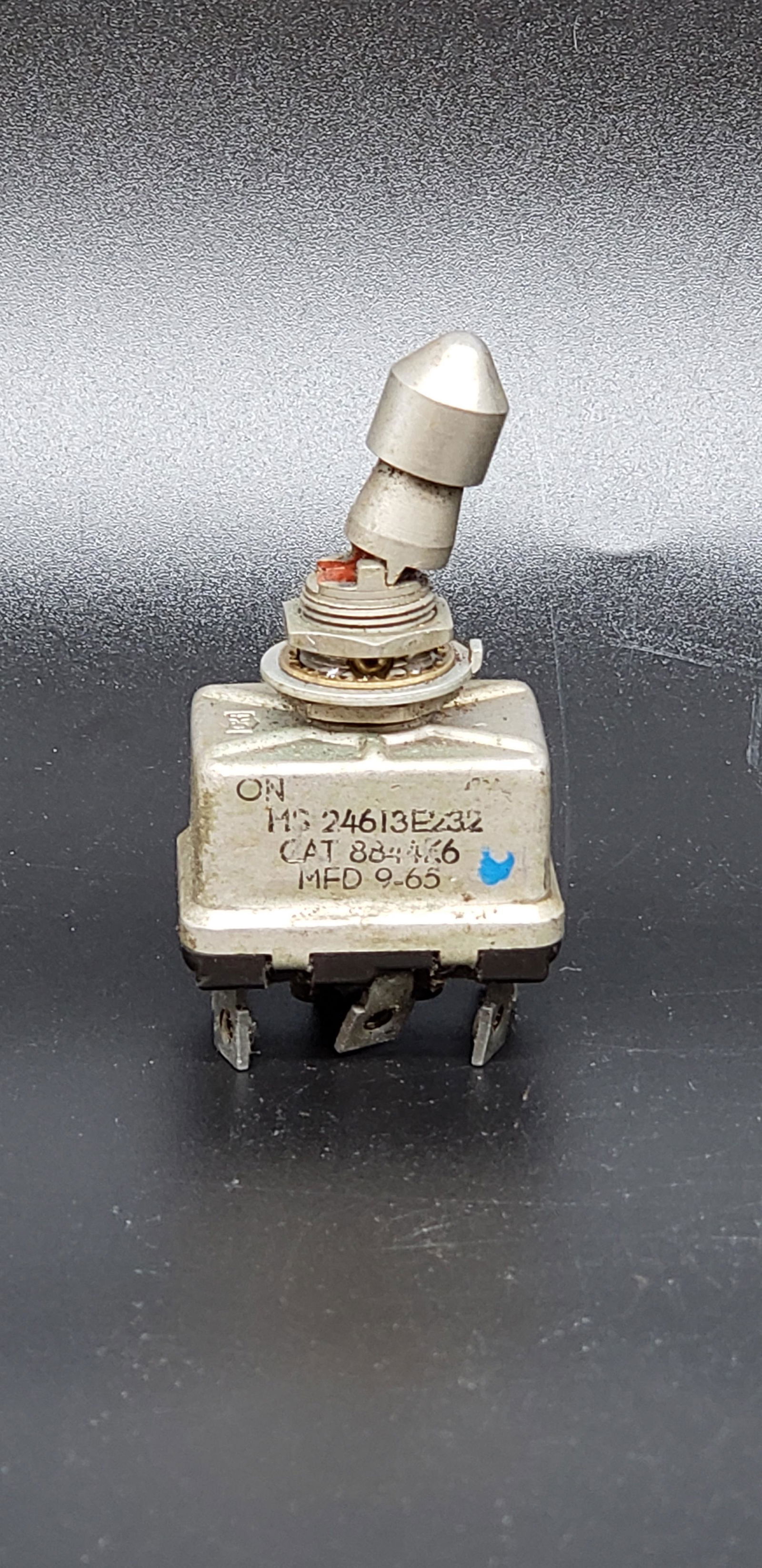 NASA FLOWN APOLLO COMMAND MODULE SWITCH (1 of 5)