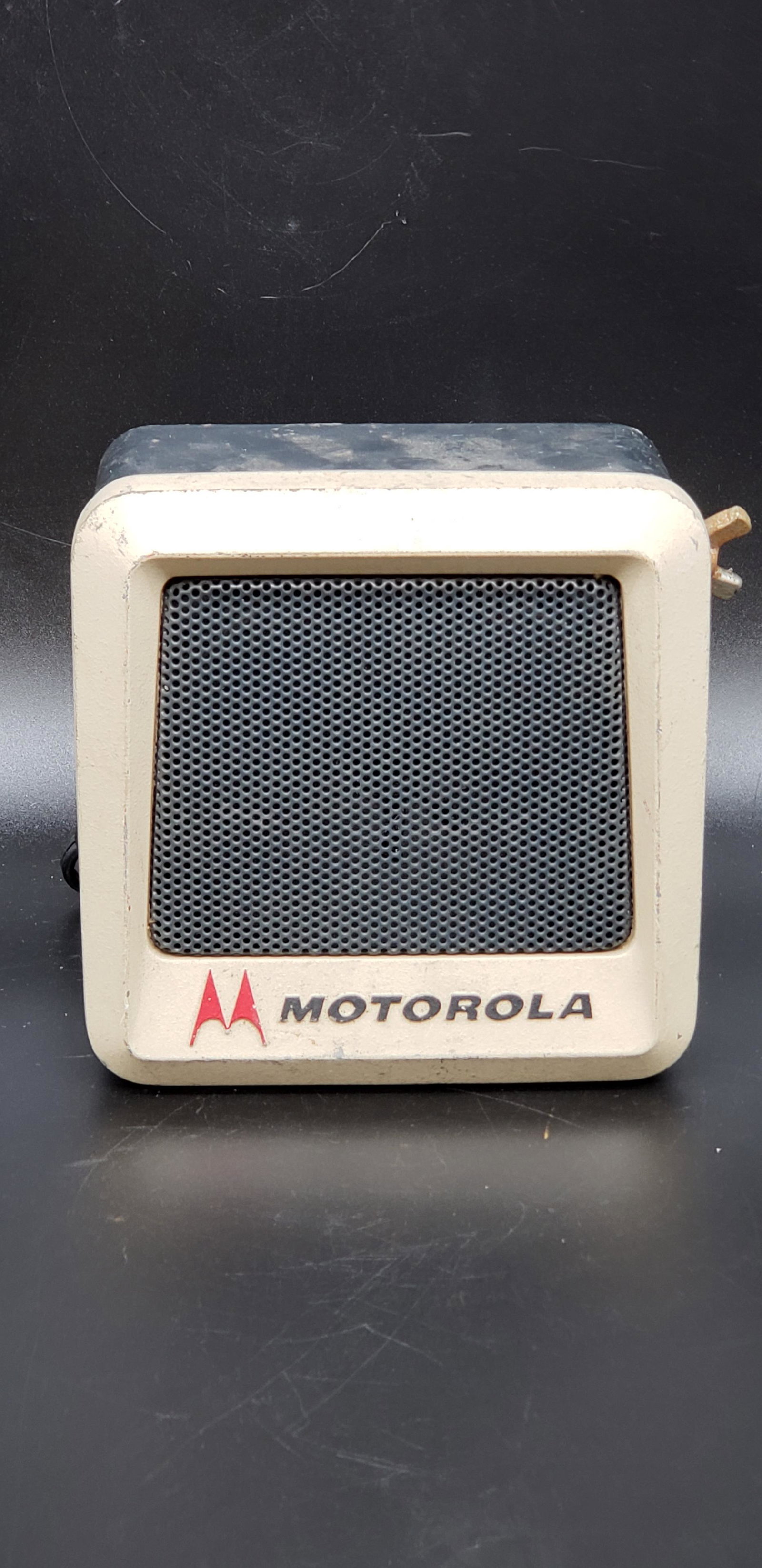 NASA MOTOROLA SPEAKER CALL BOX: NASA MOTOROLA SPEAKER CALL BOX 5 1/4" X 3 1/4" X 5 1/4" All items Located in Hollywood Florida Warehouse. Thank you for your inquiry about shipping your precious item/items purchased at Puckett Auctio