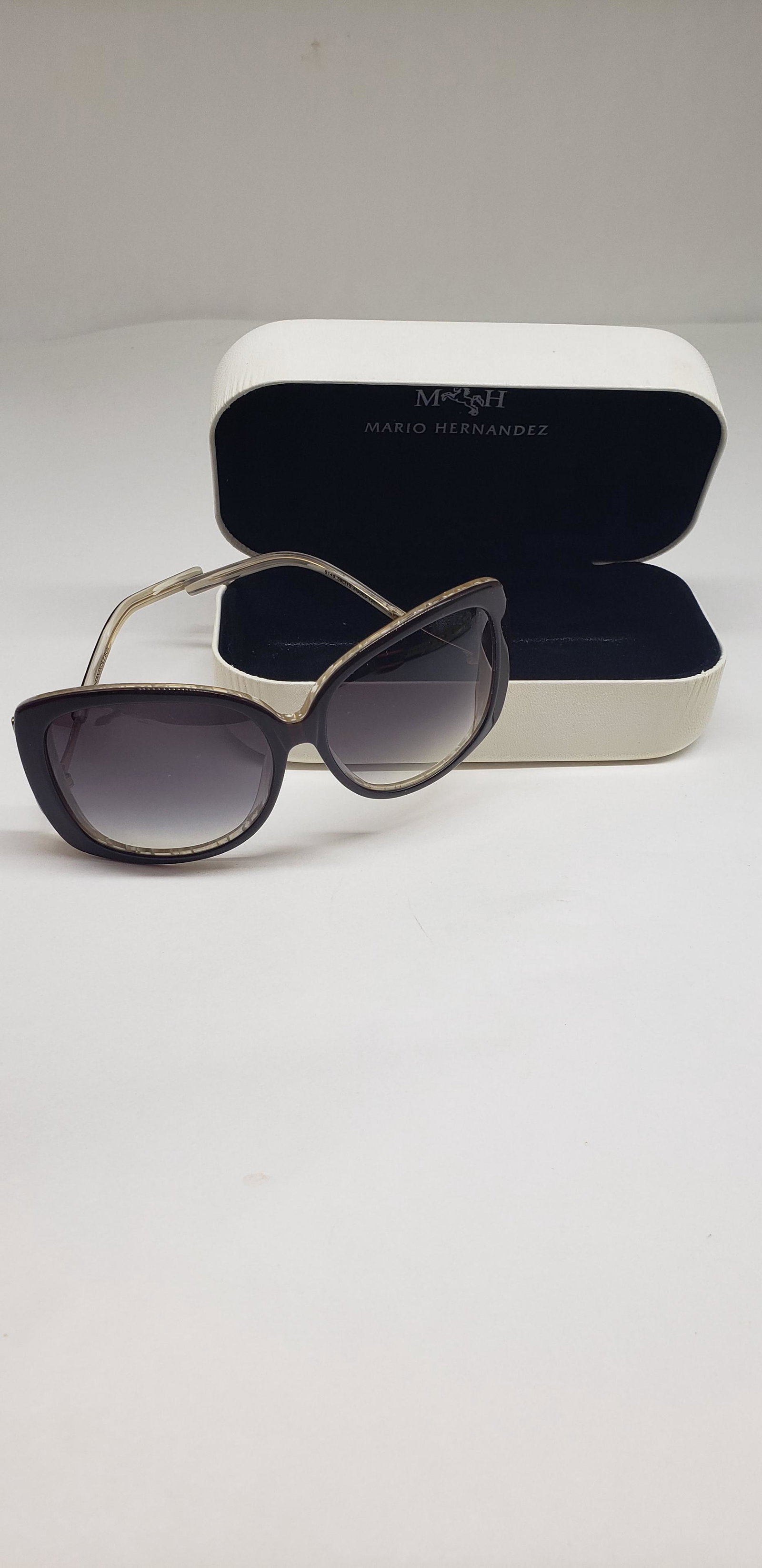 MARIO HERNANDEZ SUNGLASSES: MARIO HERNANDEZ SUNGLASSES All items Located in Hollywood Florida Warehouse. Thank you for your inquiry about shipping your precious item/items purchased at Puckett Auctions. Please note that we are a