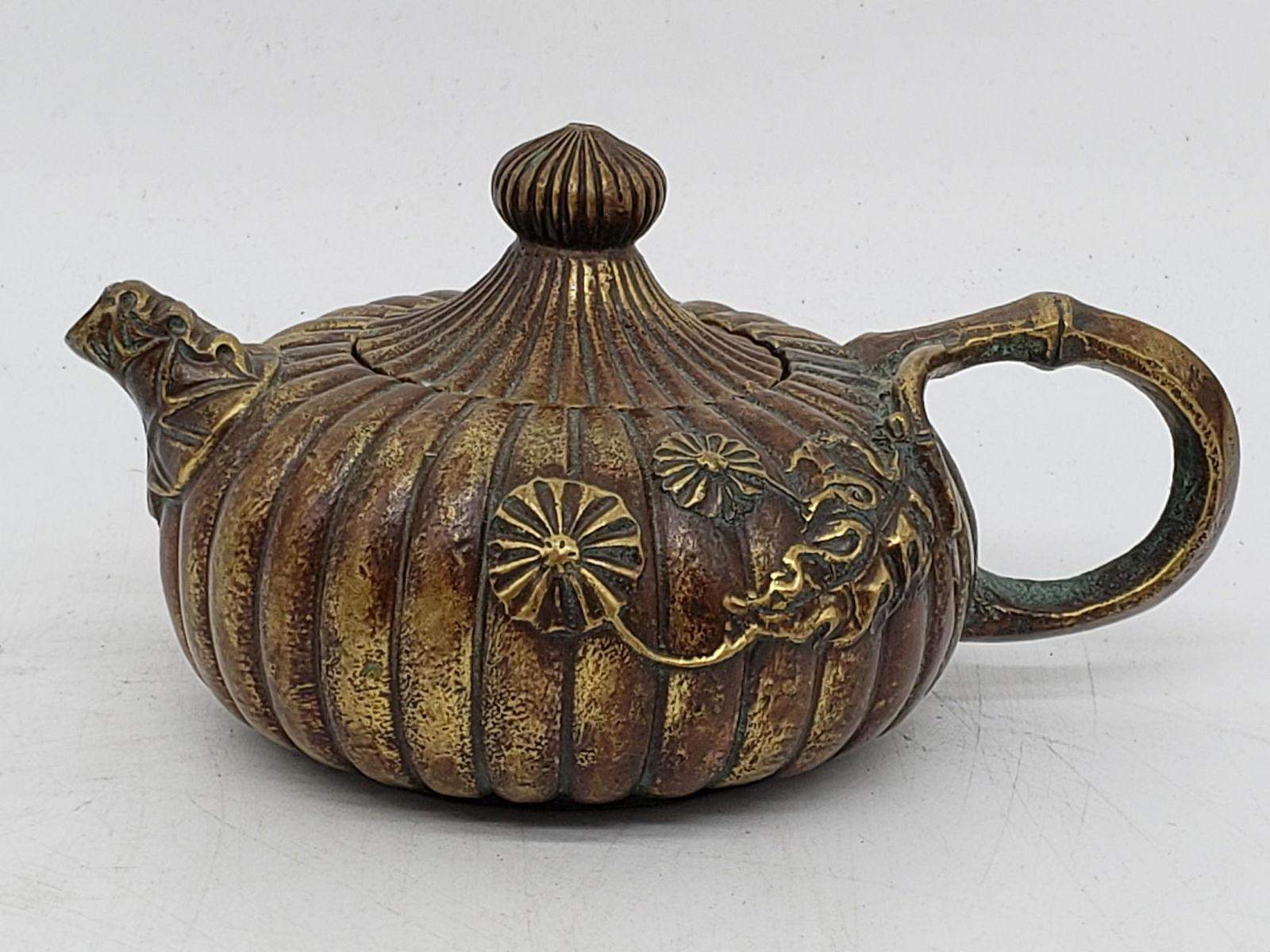 ANTIQUE CHINESE BRONZE TEAPOT (1 of 7)