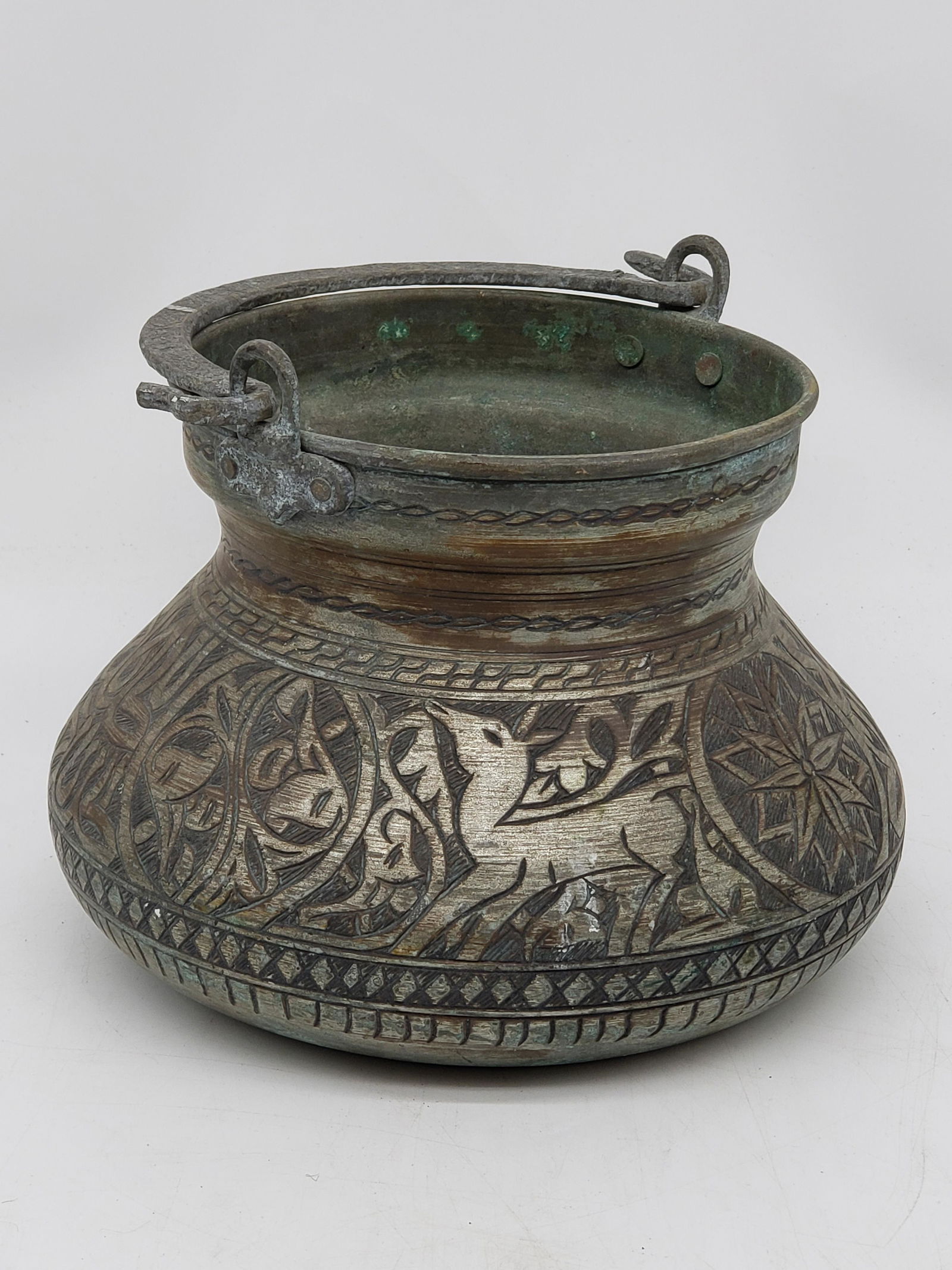 ANTIQUE CHINESE BRASS POT (1 of 5)