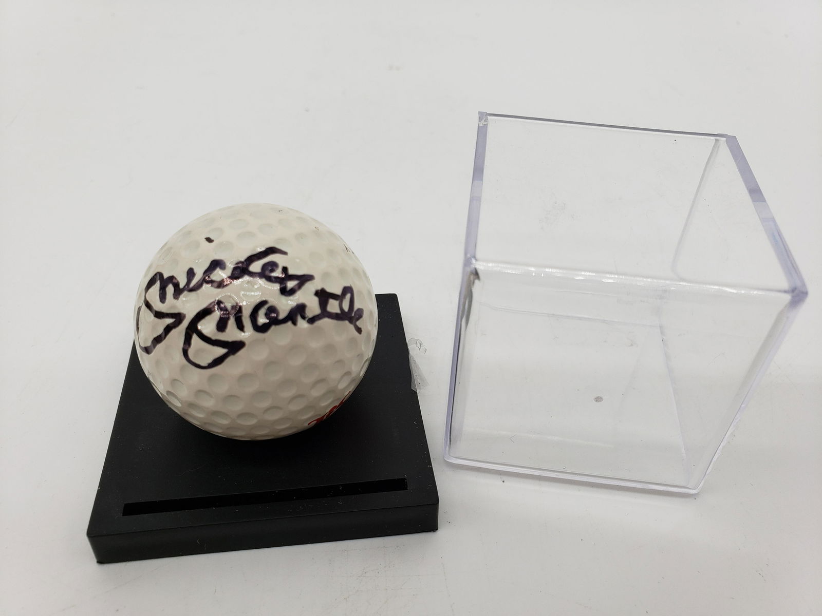 RC MICKEY MANTLE SIGNED GOLF BALL WITH C.O.A. (1 of 4)