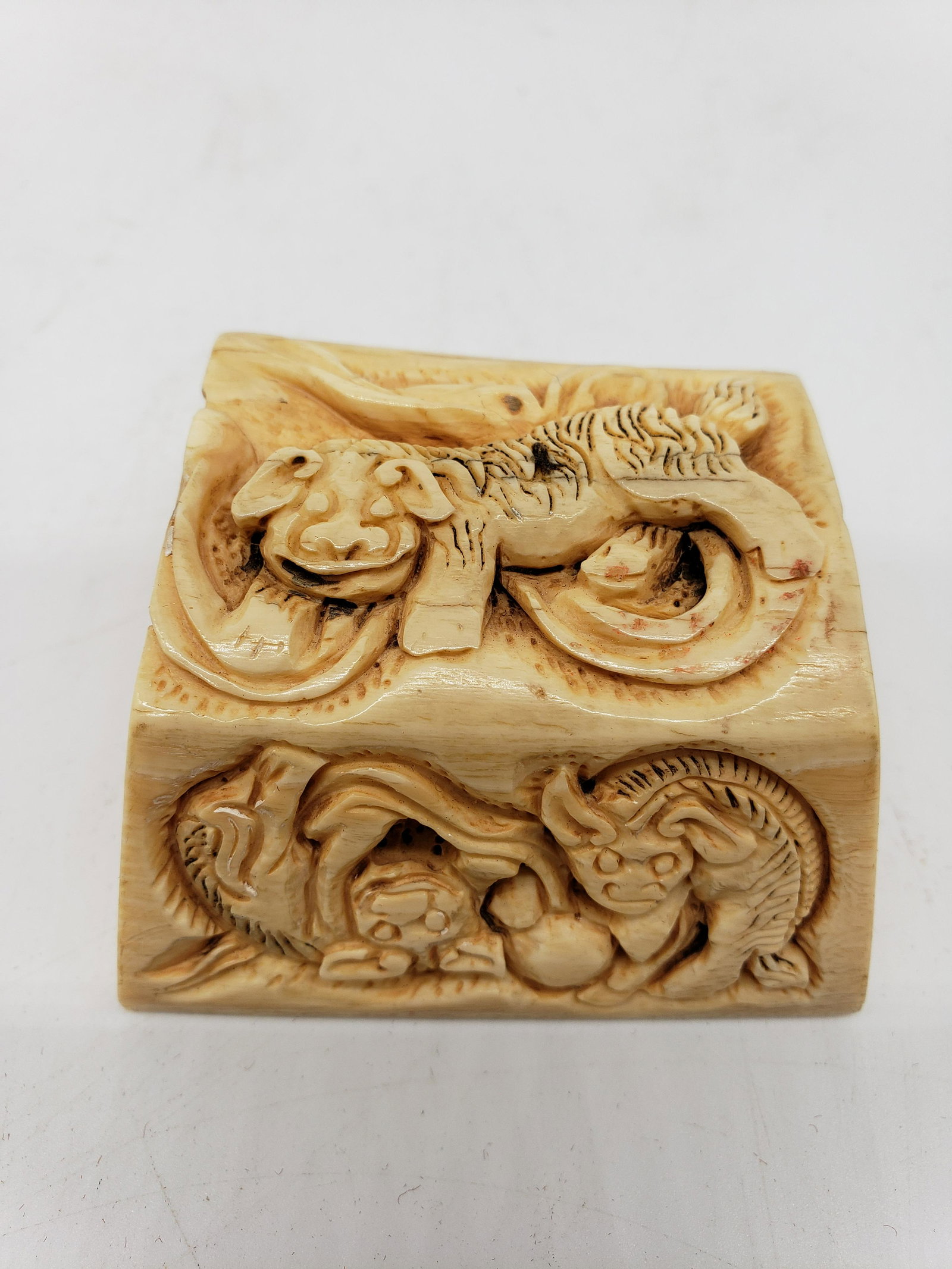 ANTIQUE CHINESE IVORY HAND CARVED STAMP: ANTIQUE CHINESE IVORY HAND CARVED STAMP 2 3/4" X 2 3/4" X 1 1/2" All items Located in Hollywood Florida Warehouse. Thank you for your inquiry about shipping your precious item/items purchased at Pucke