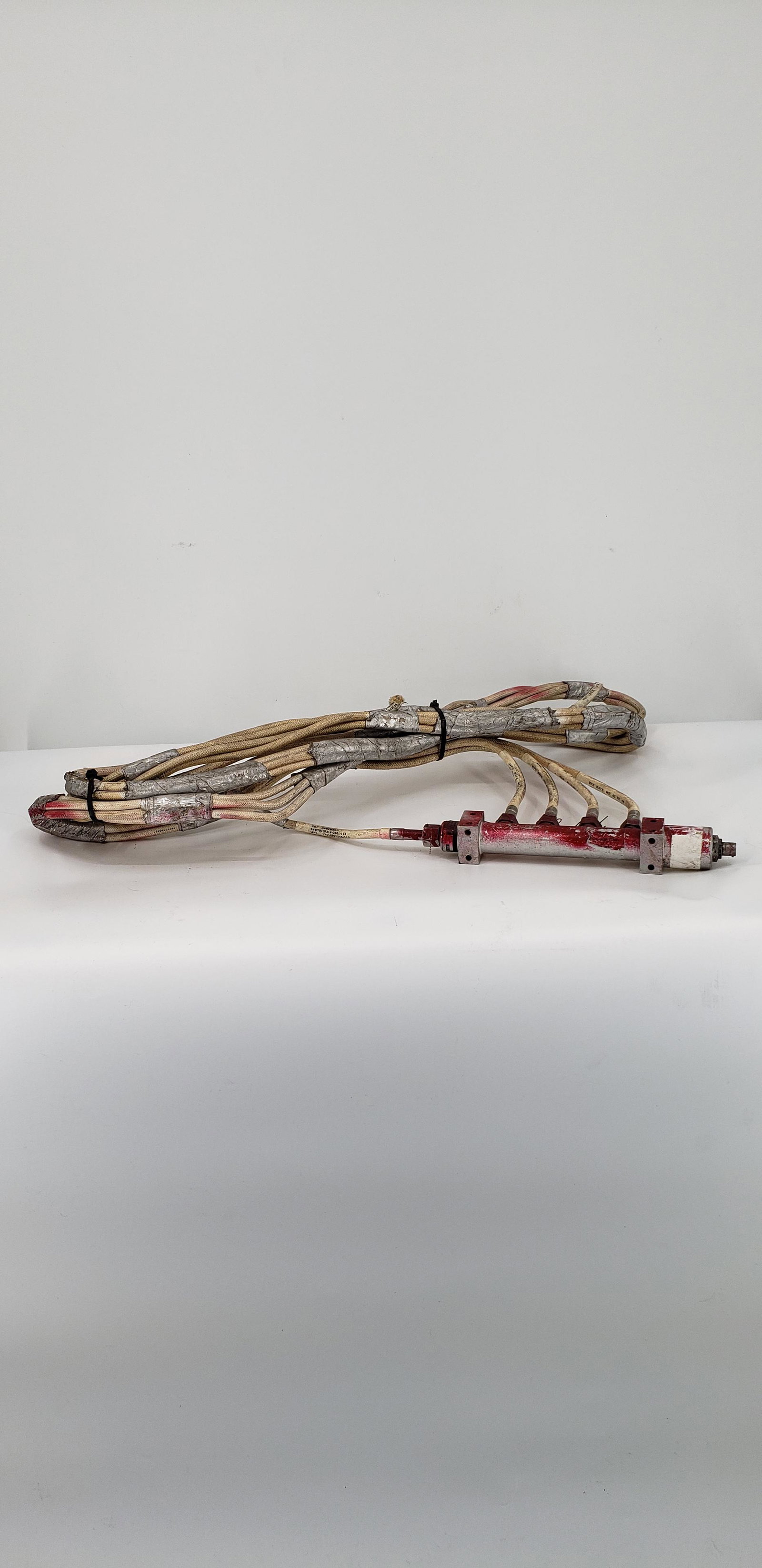 NASA APOLLO FLOWN CDF MANIFOLD: NASA APOLLO FLOWN CDF MANIFOLD 25"X 12" All items Located in Hollywood Florida Warehouse. Thank you for your inquiry about shipping your precious item/items purchased at Puckett Auctions. Please note