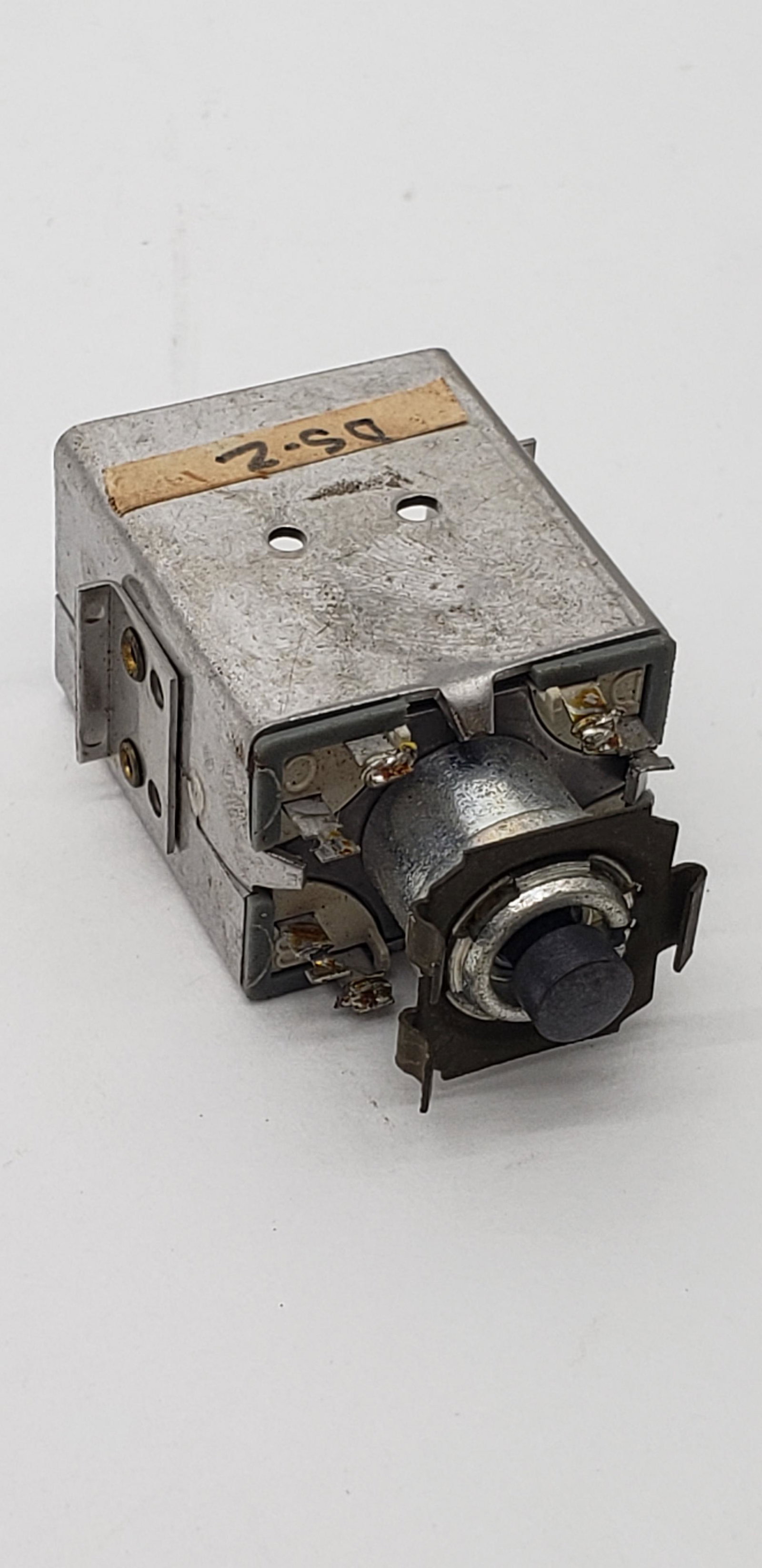 NASA FLOWN APOLLO ACTUATOR SWITCH: NASA FLOWN APOLLO ACTUATOR SWITCH 2" X 1 1/8" All items Located in Hollywood Florida Warehouse. Thank you for your inquiry about shipping your precious item/items purchased at Puckett Auctions. Please