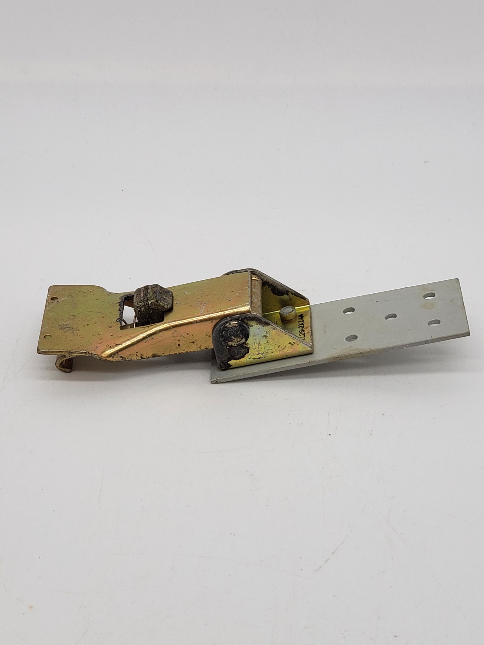 NASA APOLLO FLOWN HATCH LATCH (1 of 7)