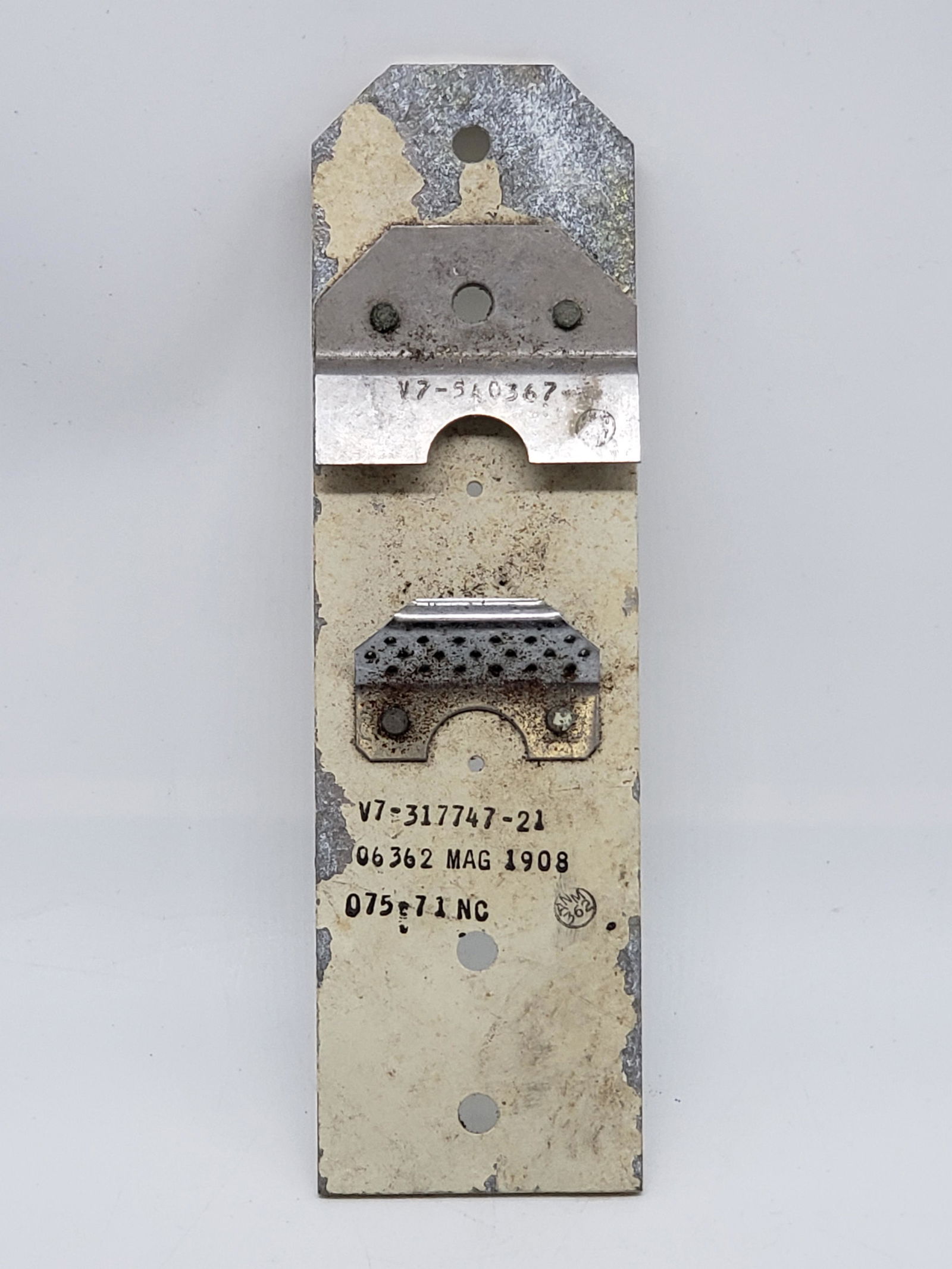 NASA FLOWN APOLLO ORBITAL RETAINER CLIP: NASA FLOWN APOLLO ORBITAL RETAINER CLIP 7" X 2" All items from the estate of Charles Bell. All items Located in Hollywood Florida Warehouse. Thank you for your inquiry about shipping your precious ite