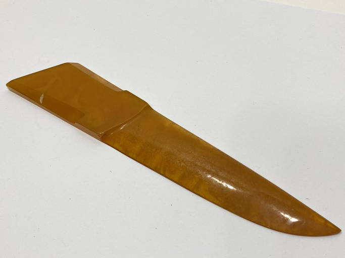 BUTTERSCOTCH BAKELITE LETTER OPENER (0219) on May 01, 2022 Puckett Auctions in FL