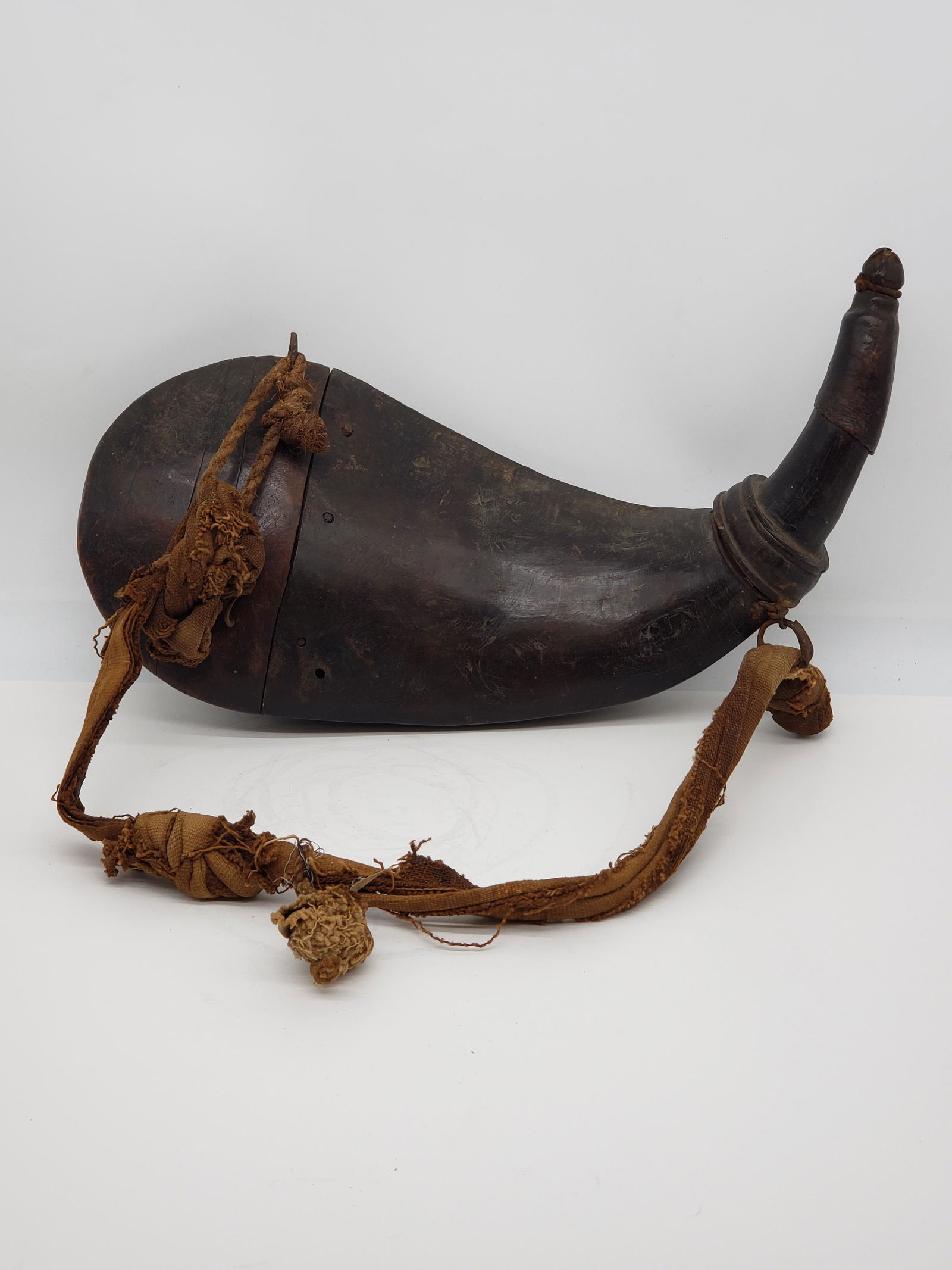 ANTIQUE hand carved horn POWDER HORN (1 of 6)