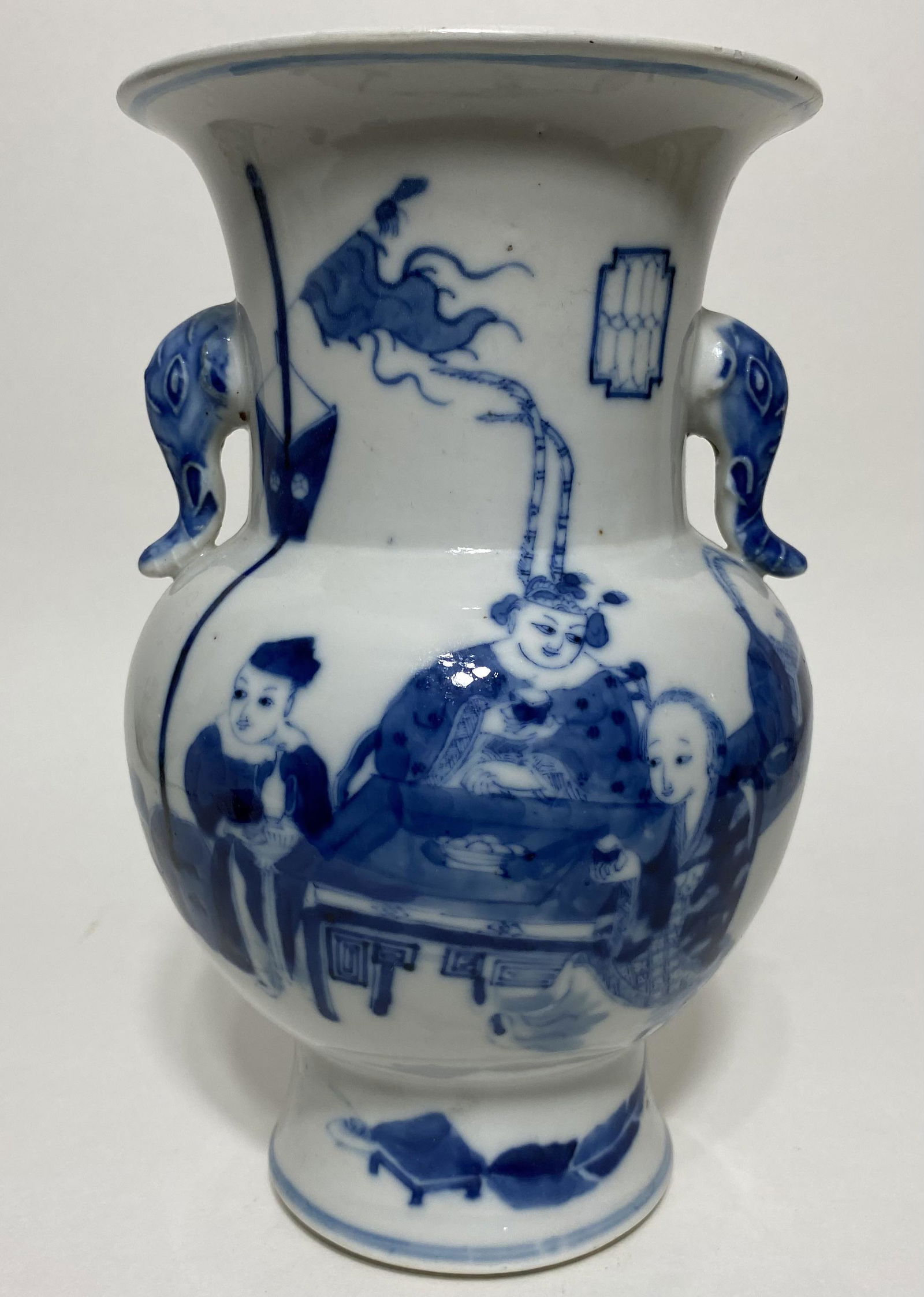 CHINESE HAND PAINTED BLUE & WHITE PORCELAIN DOUBLE HANDLE VASE W/ REIGN MARK (1 of 4)