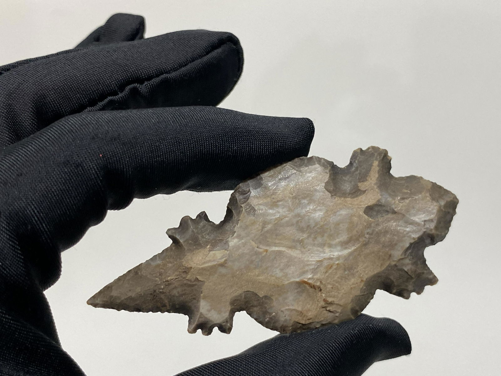 PRE-COLUMBIAN NATIVE AMERICAN INDIAN CARVED STONE ARROWHEAD FLINT POINT ARTIFACT LIZARD SHAPE (1 of 2)