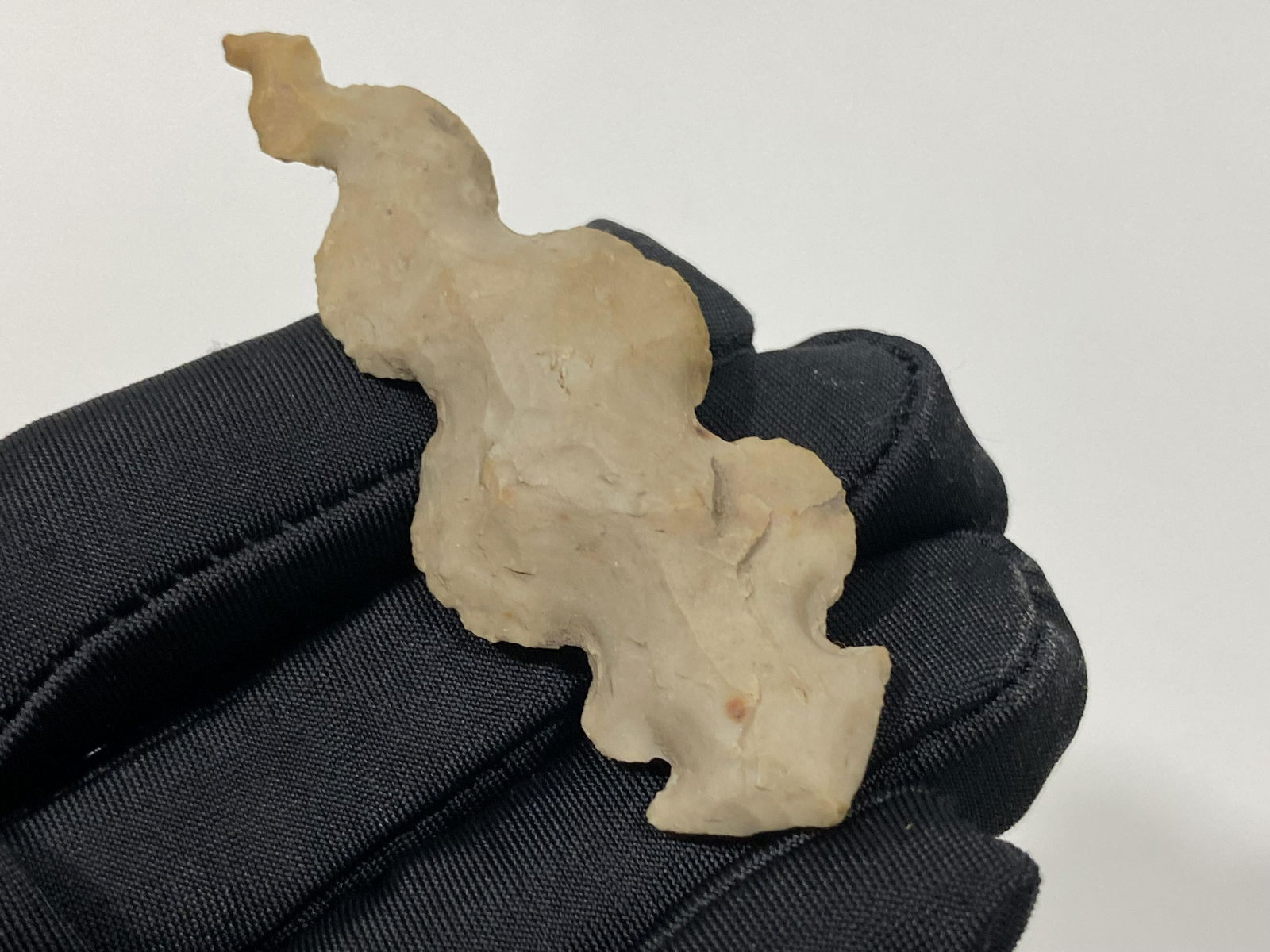 PRE-COLUMBIAN NATIVE AMERICAN INDIAN CARVED STONE ARROWHEAD FLINT POINT ARTIFACT SNAKE SERPENT SHAPE (1 of 2)