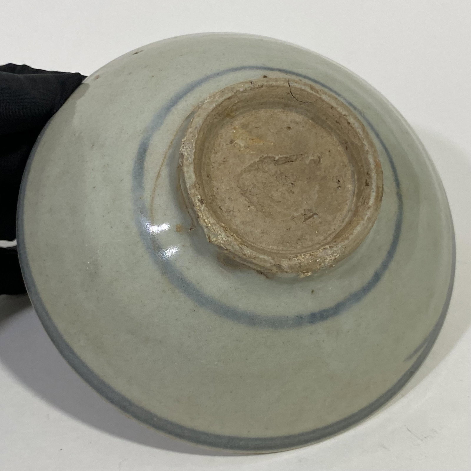 ANTIQUE CHINESE BLUE & WHITE GLAZED CERAMIC BOWL (1 of 3)