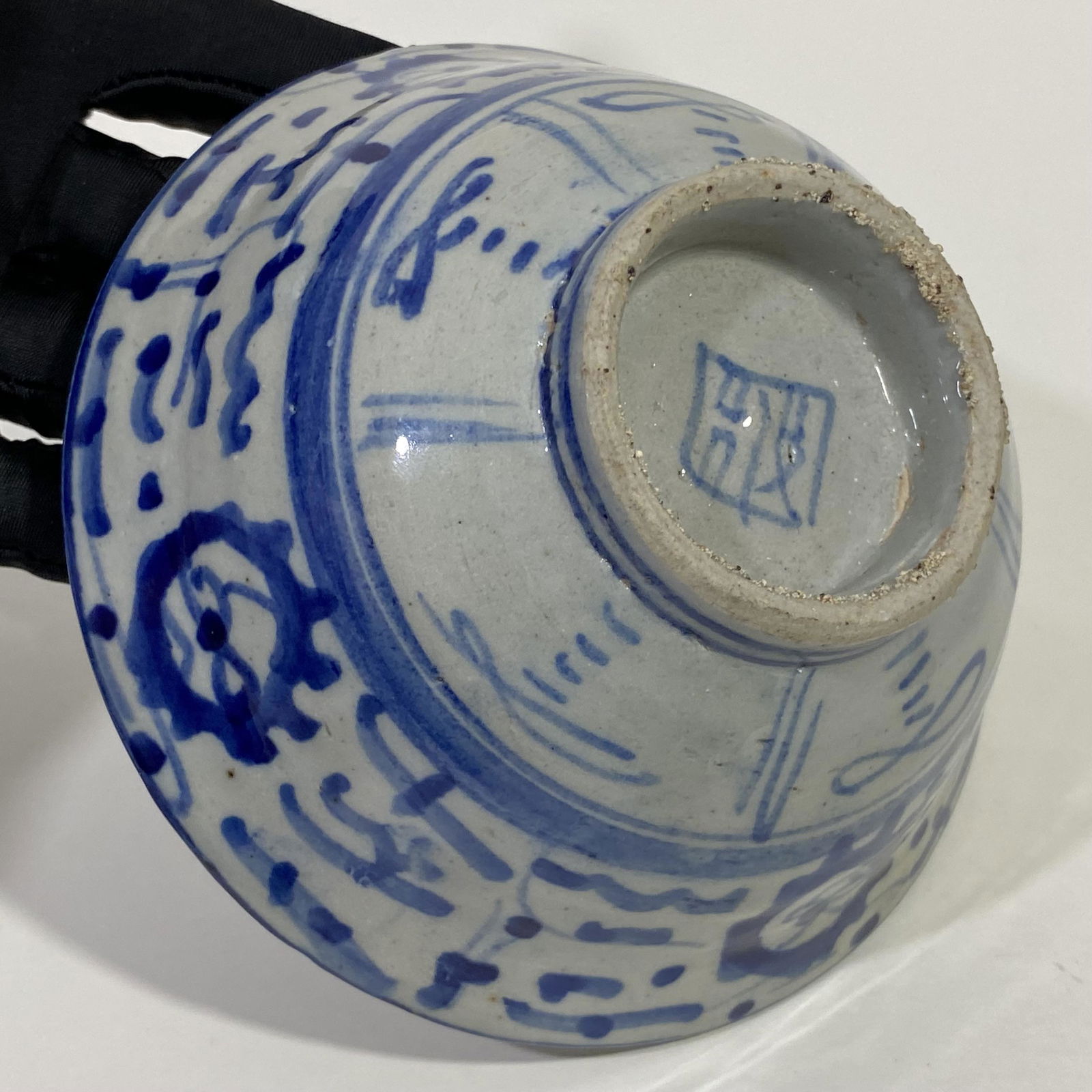 ANTIQUE CHINESE BLUE & WHITE GLAZED CERAMIC BOWL (1 of 4)