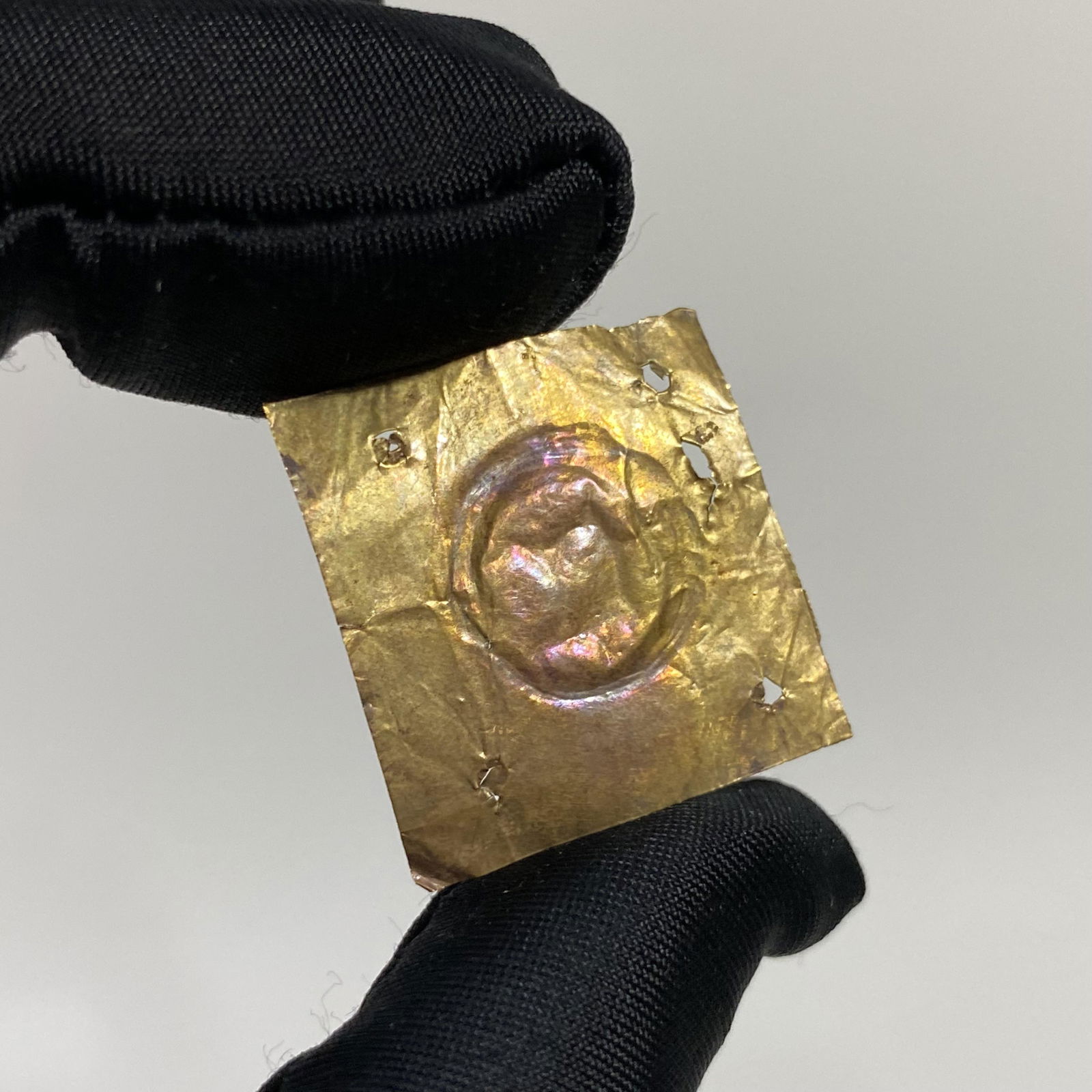24KT YELLOW GOLD PRE-COLUMBIAN WARI JEWELRY FOIL ARTIFACT FRAGMENT (1 of 2)