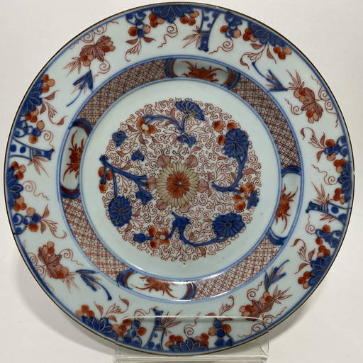 18TH CENTURY JAPANESE IMPERIAL IMARI LATTICE PAINTED PORCELAIN PLATE (0127) on Jun 12, 2022